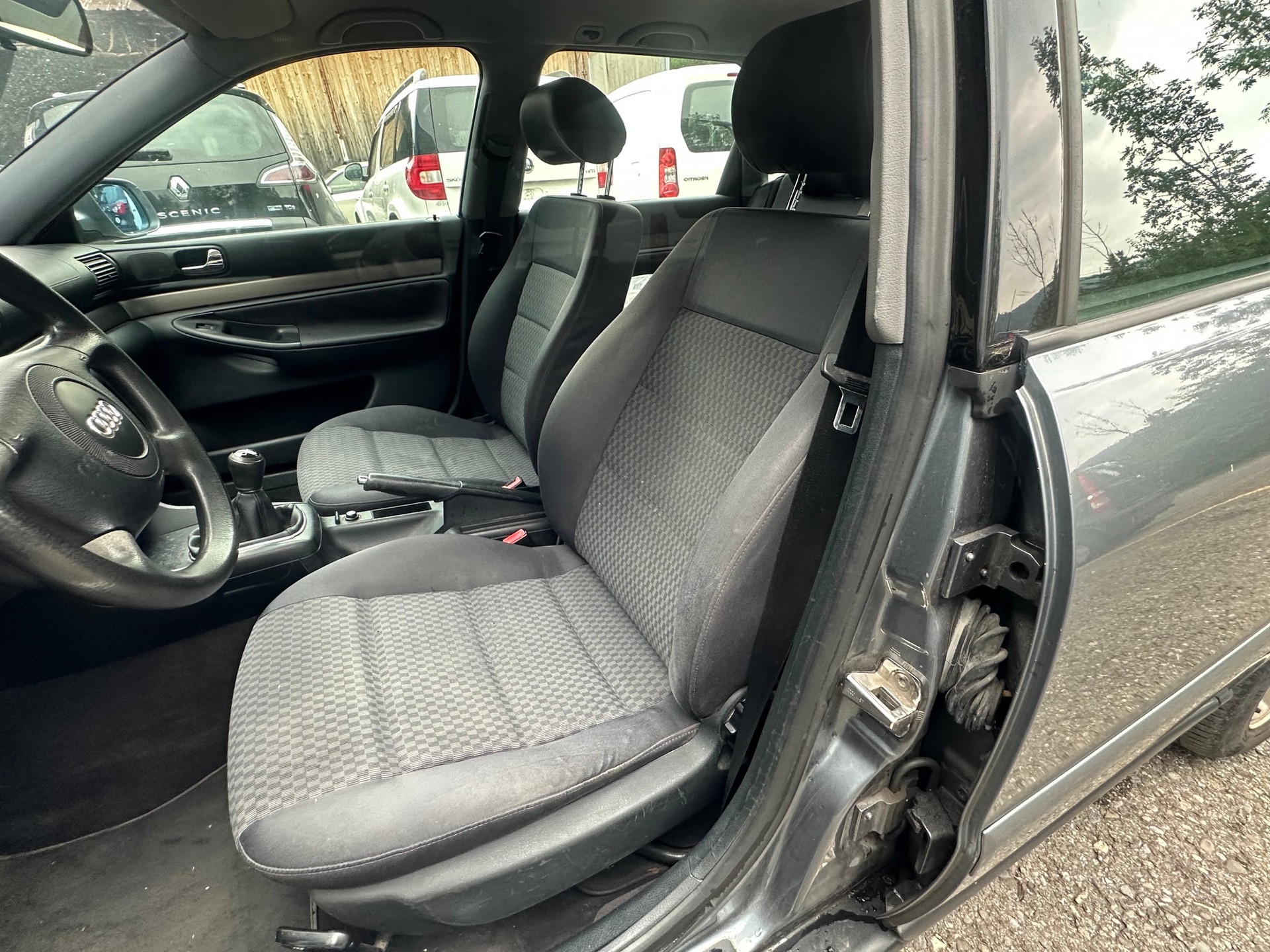AUDI A4 Avant 1.9 TDI quattro Ambition-image-10