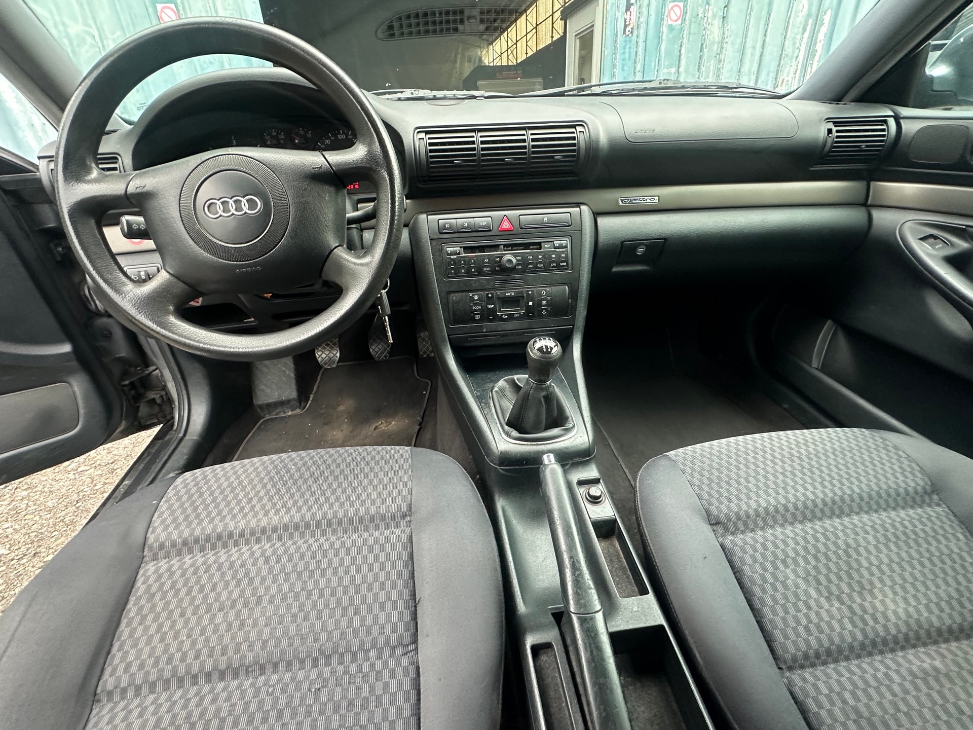 AUDI A4 Avant 1.9 TDI quattro Ambition-image-11
