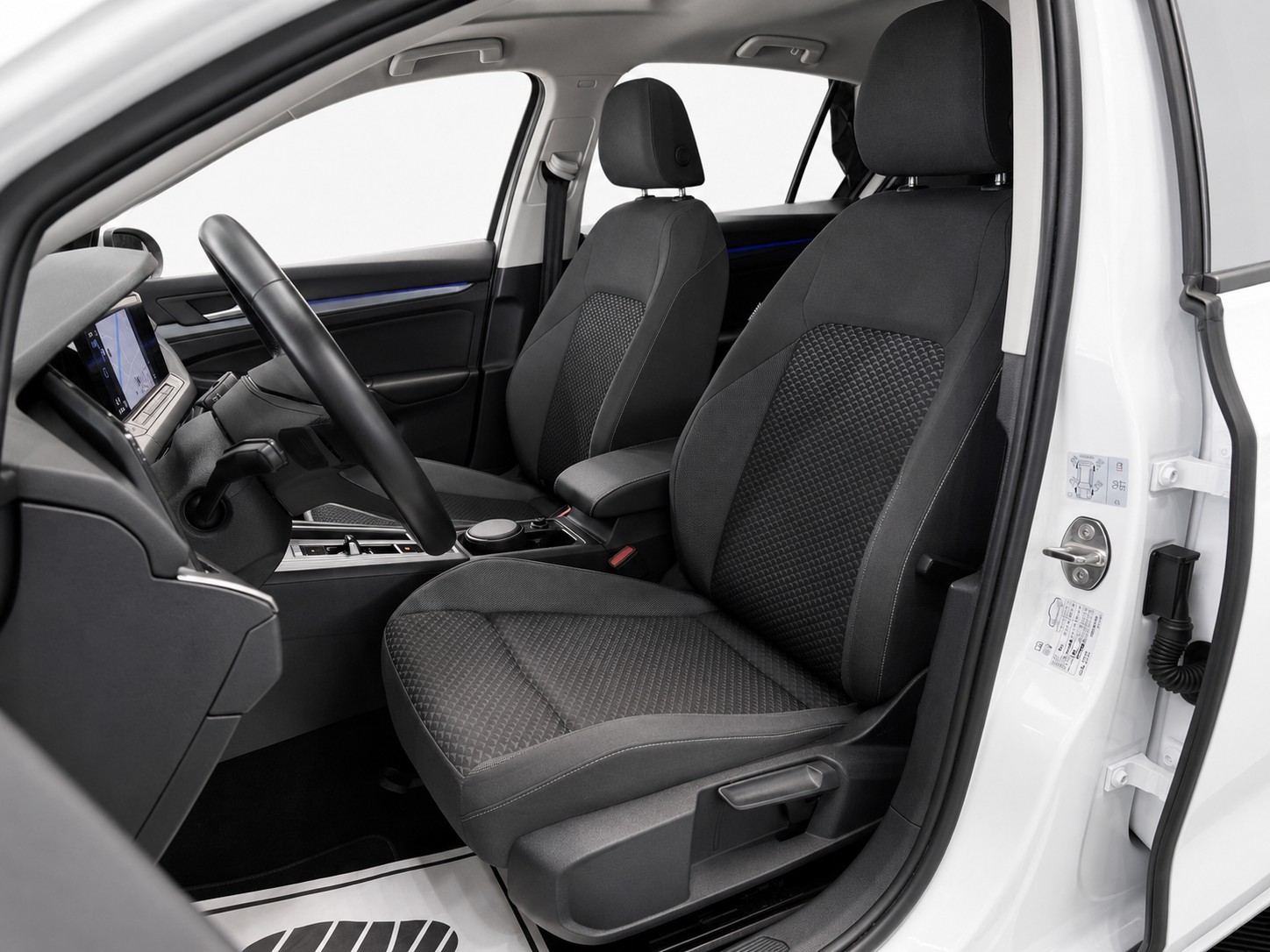 VW Golf 2.0 TDI Active DSG * Panorama-Glasdach * IQ-light * Anhängerkupplung *-image-10