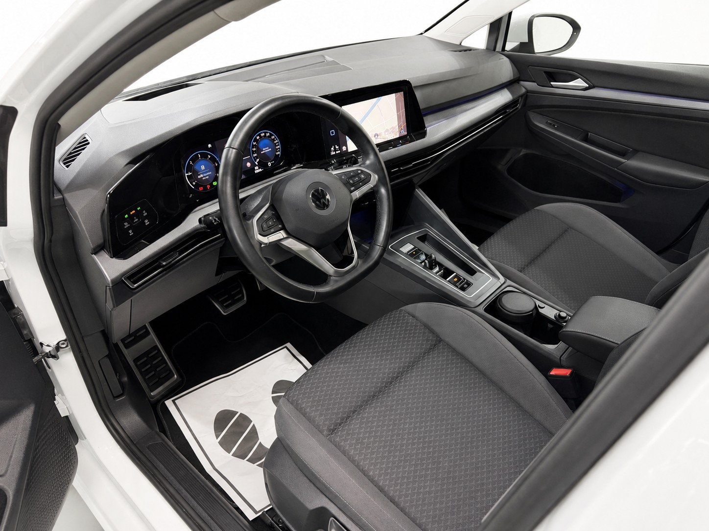 VW Golf 2.0 TDI Active DSG * Panorama-Glasdach * IQ-light * Anhängerkupplung *-image-8