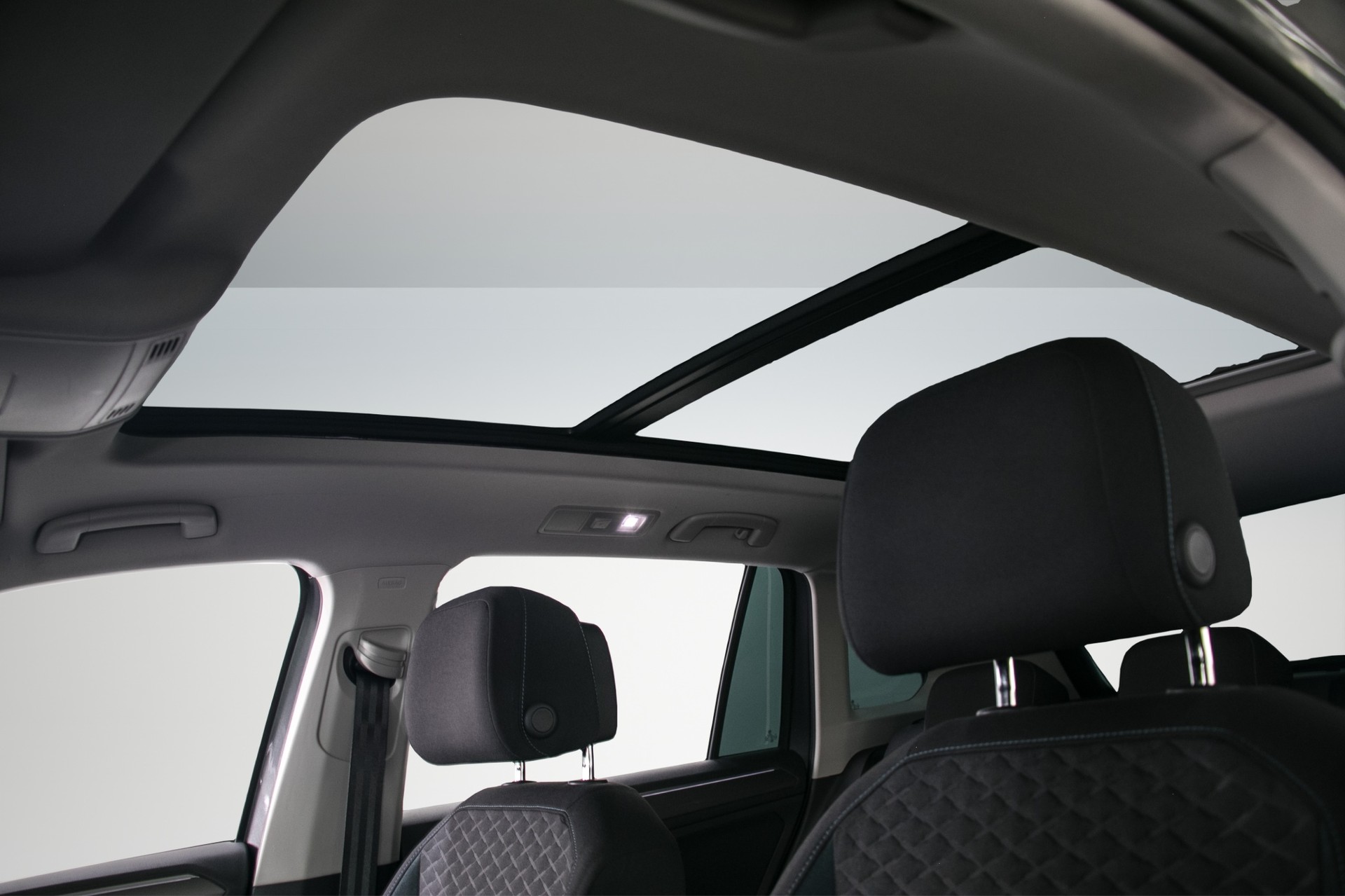 VW Tiguan 2.0 TDI SCR R-Line 4Motion DSG-image-12