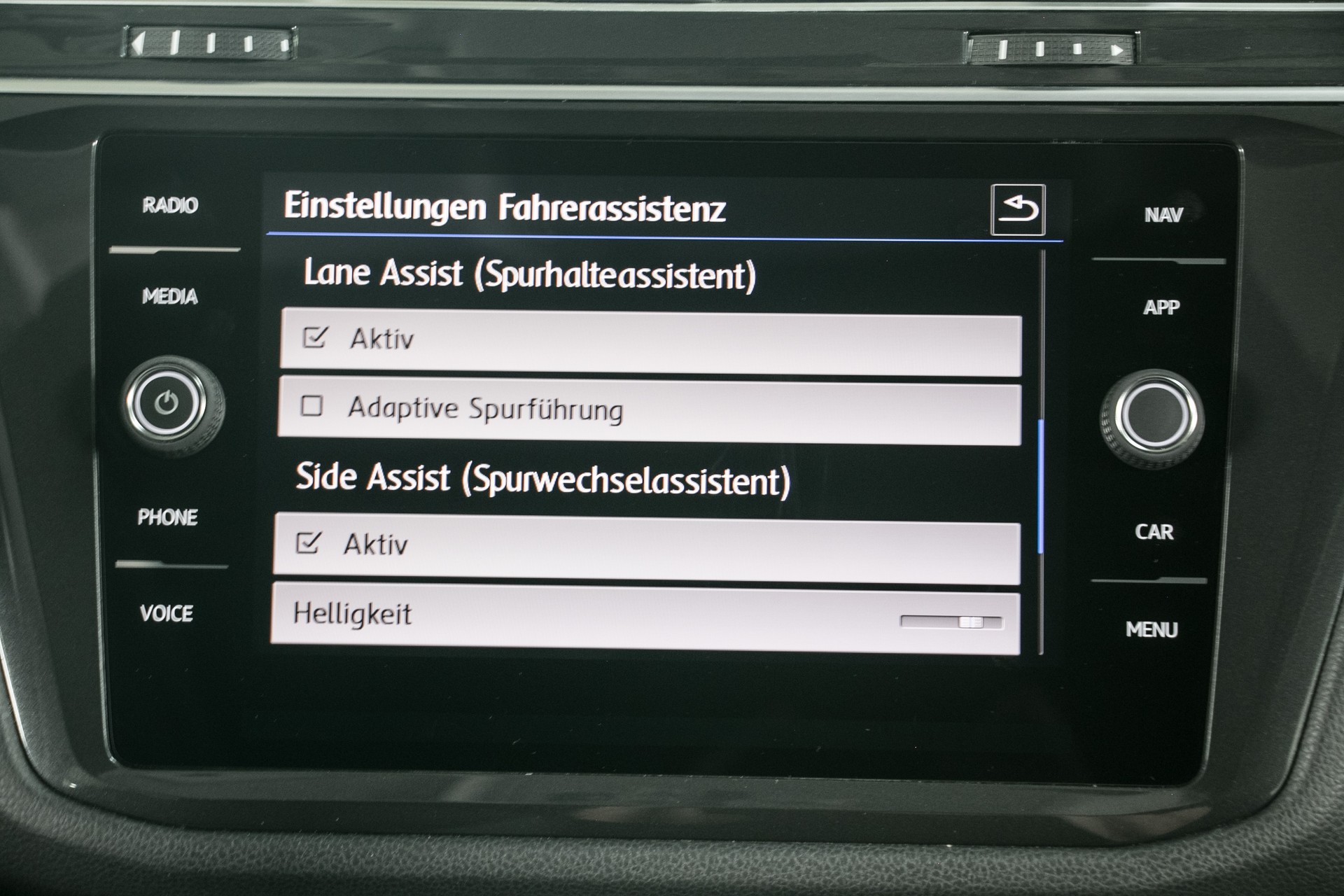 VW Tiguan 2.0 TDI SCR R-Line 4Motion DSG-image-8