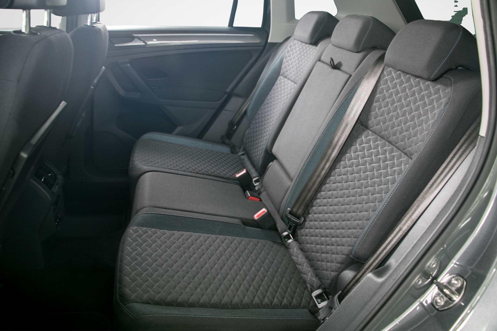 VW Tiguan 2.0 TDI SCR R-Line 4Motion DSG-image-11