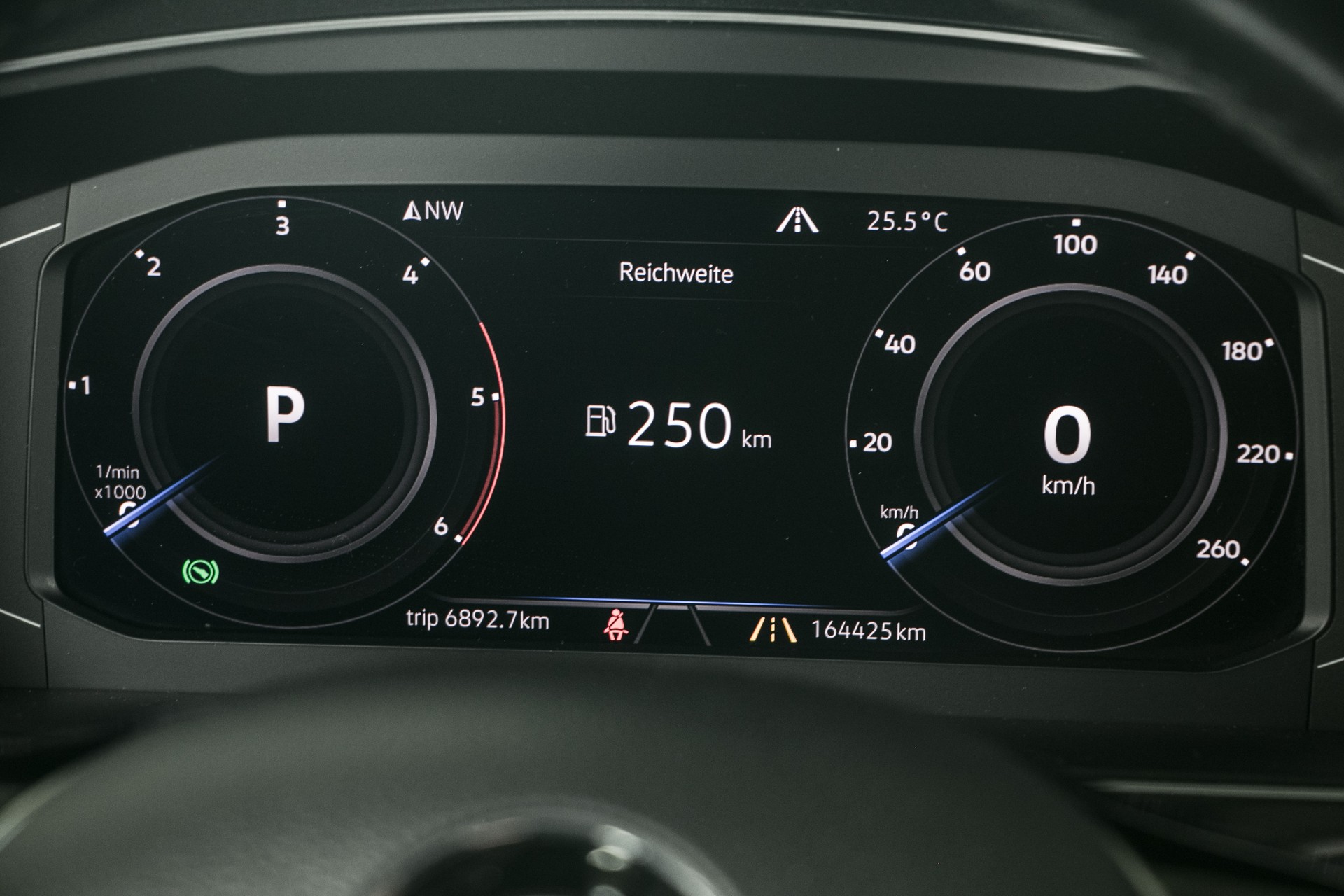 VW Tiguan 2.0 TDI SCR R-Line 4Motion DSG-image-5