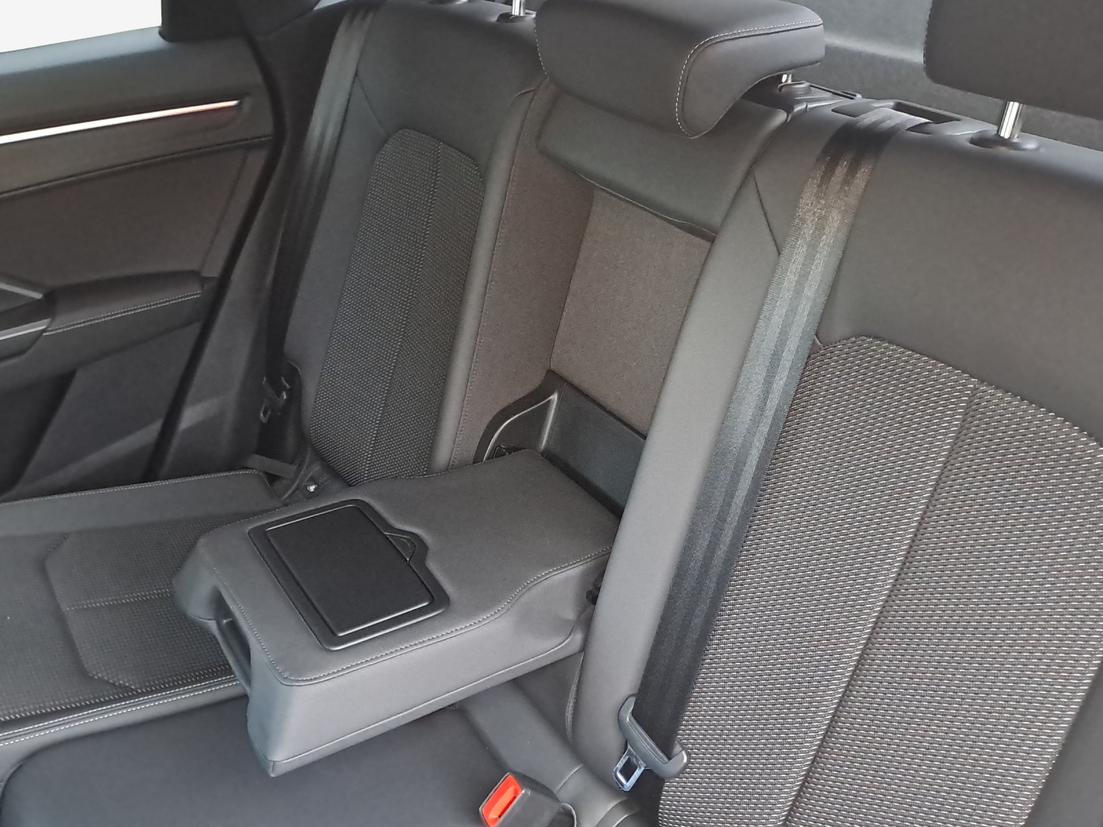 AUDI Q3 Sportback 35 TFSI S line Attraction S-tronic-image-11
