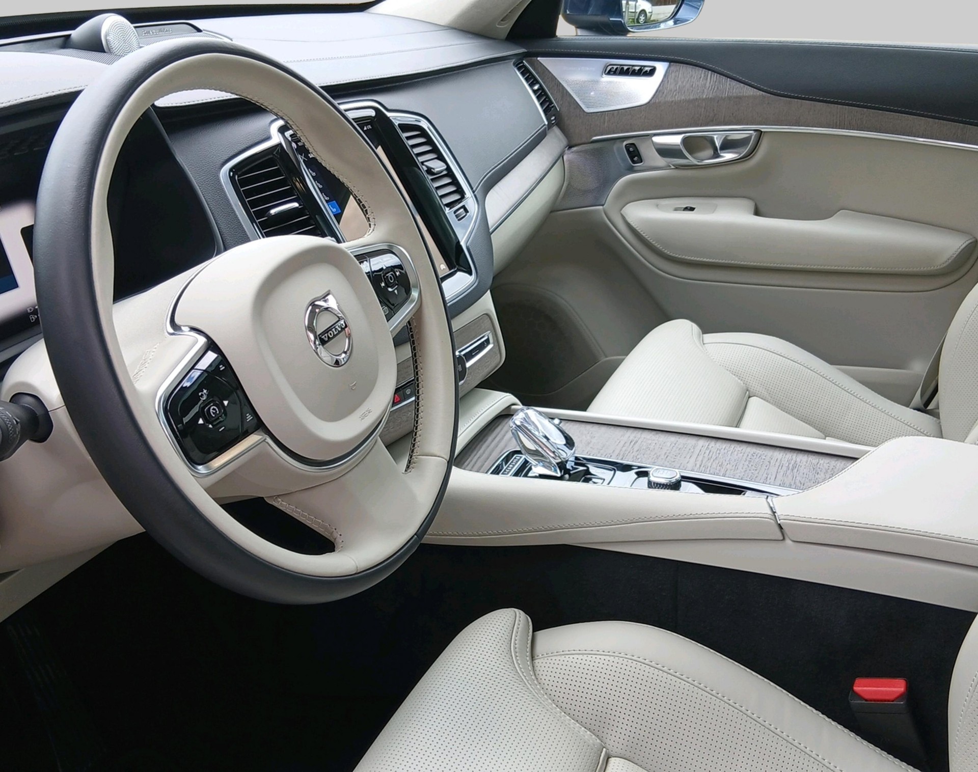 VOLVO XC90 2.0 T8 TE Ultimate Bright-showroom-element-2