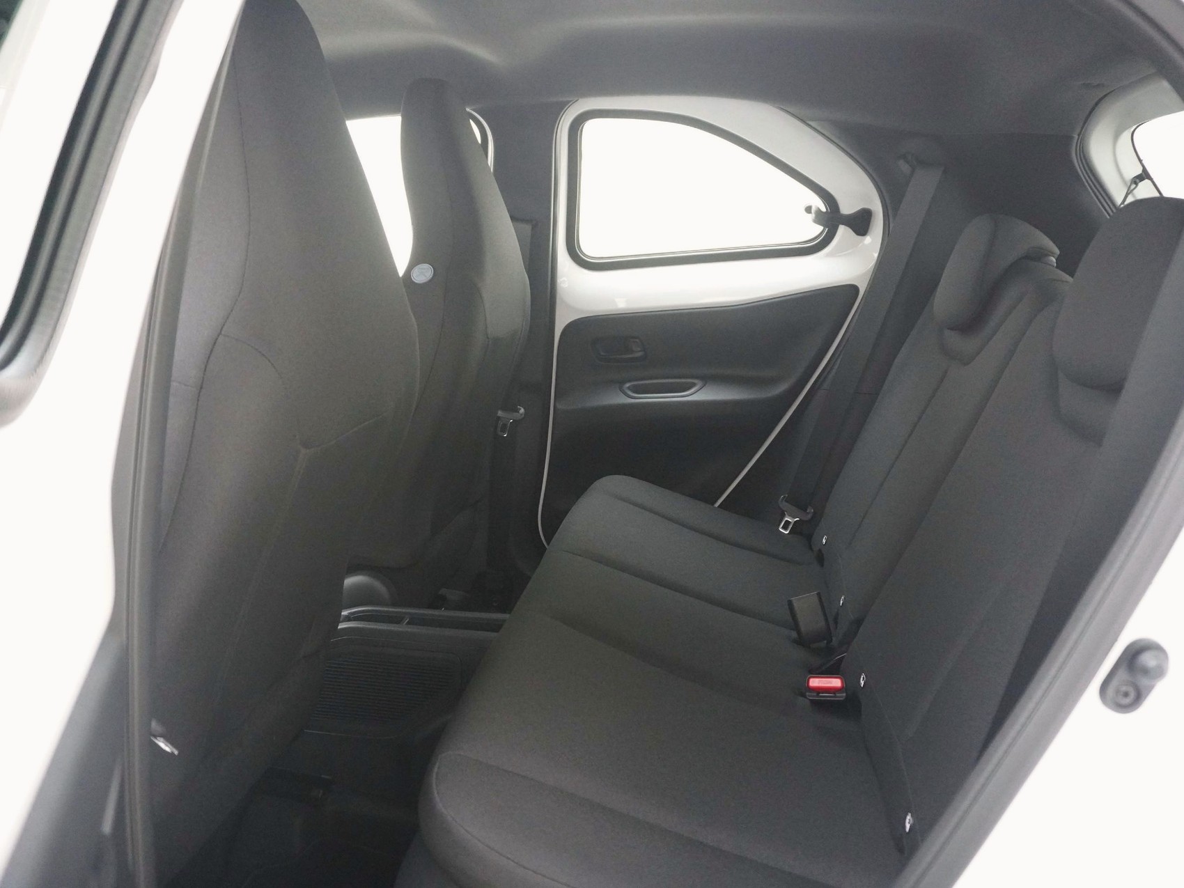 TOYOTA Aygo X 1.5 VVT-i HSD Comfort-image-8