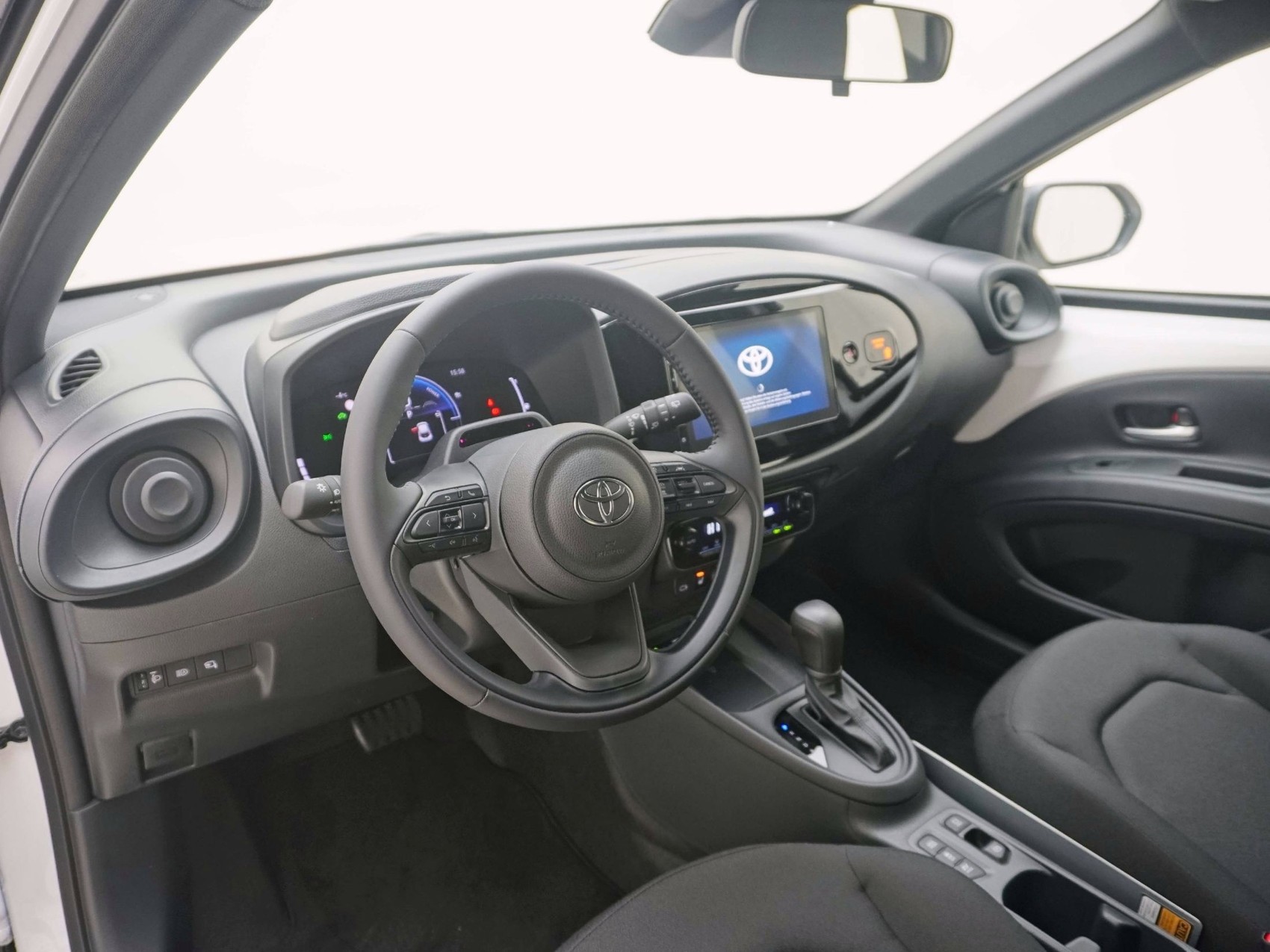 TOYOTA Aygo X 1.5 VVT-i HSD Comfort-image-6