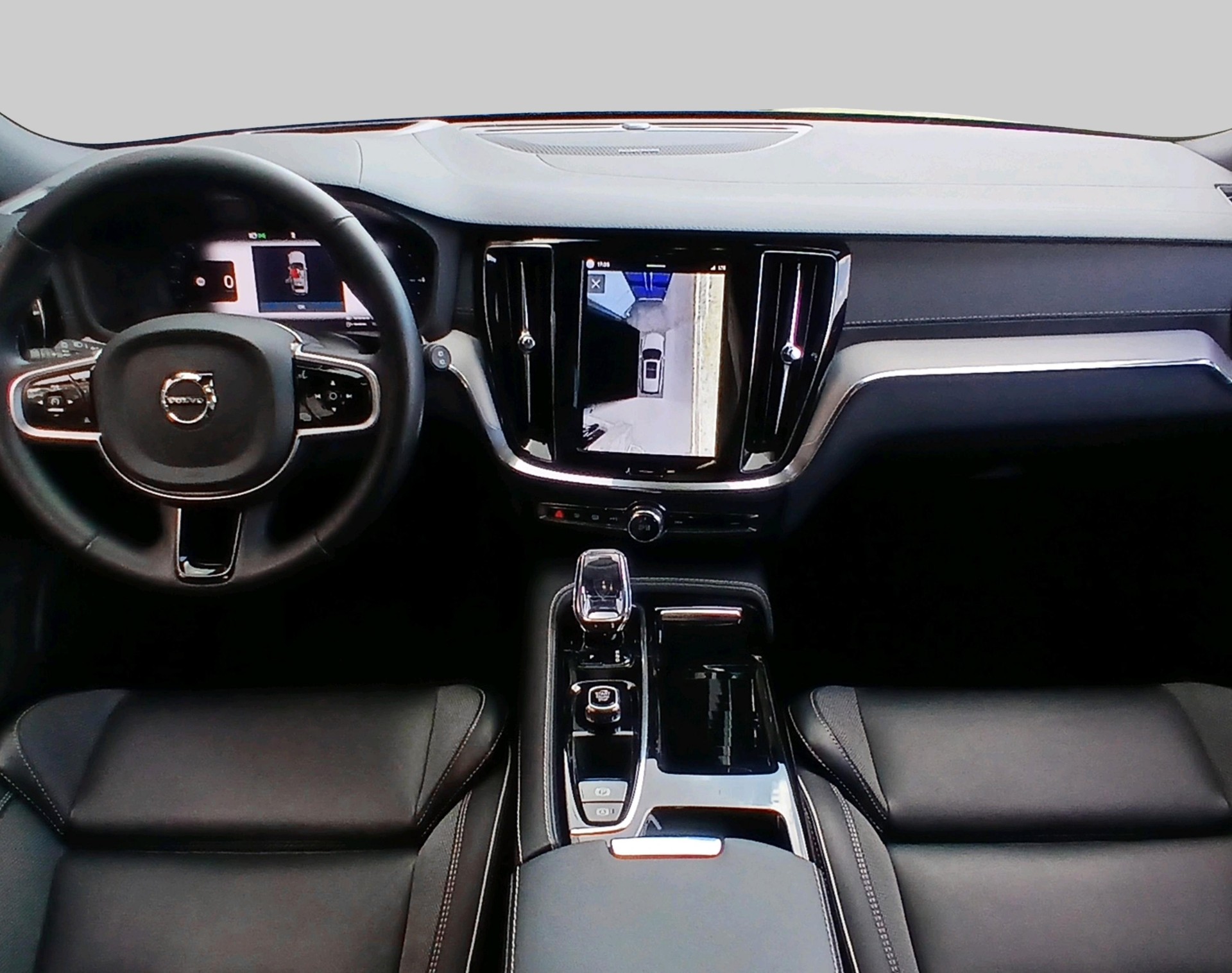 VOLVO V60 2.0 T8 TE Ultra Dark eAWD-image-4