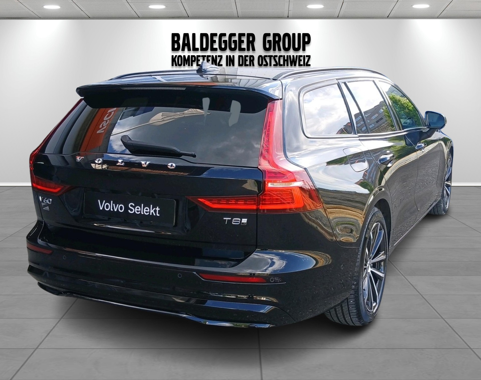 VOLVO V60 2.0 T8 TE Ultra Dark eAWD-image-1