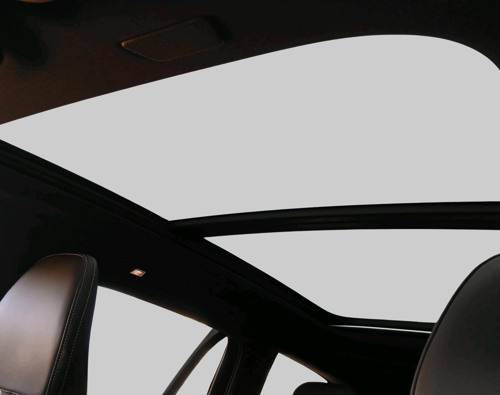 VOLVO V60 2.0 T8 TE Ultra Dark eAWD-image-16