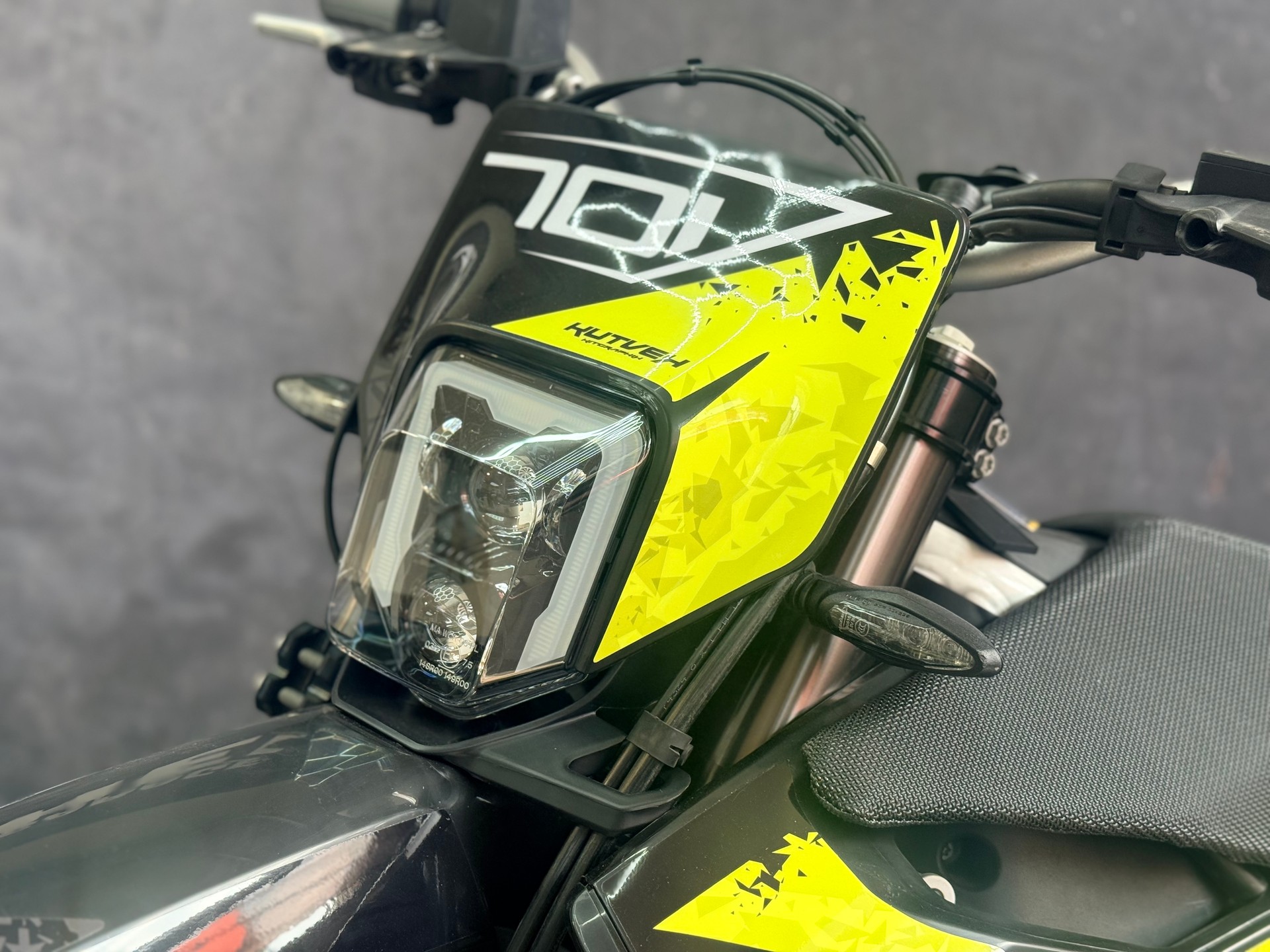 HUSQVARNA 701 Supermoto-image-4