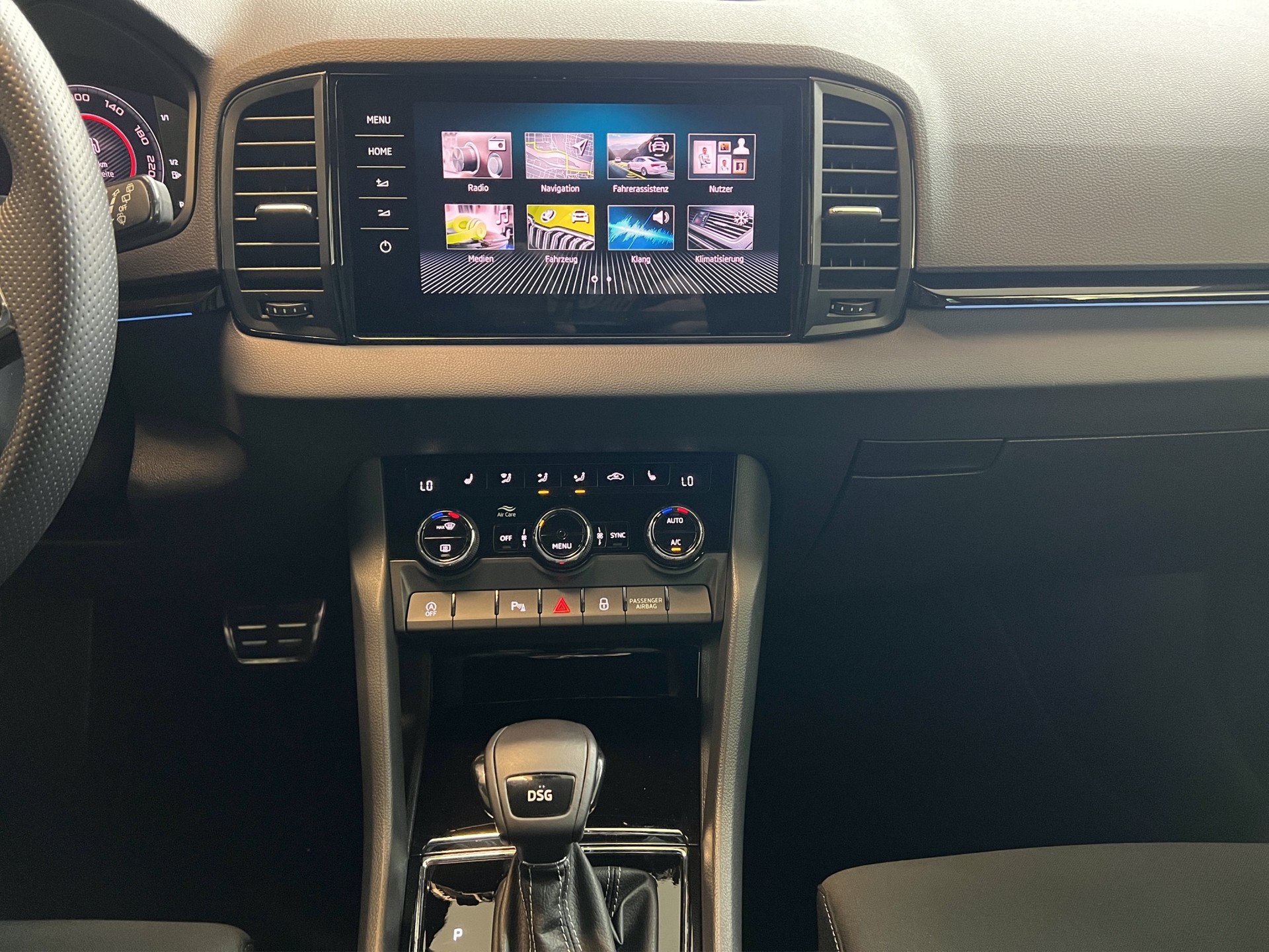 SKODA Karoq 1.5 TSI ACT SportLine DSG-image-12