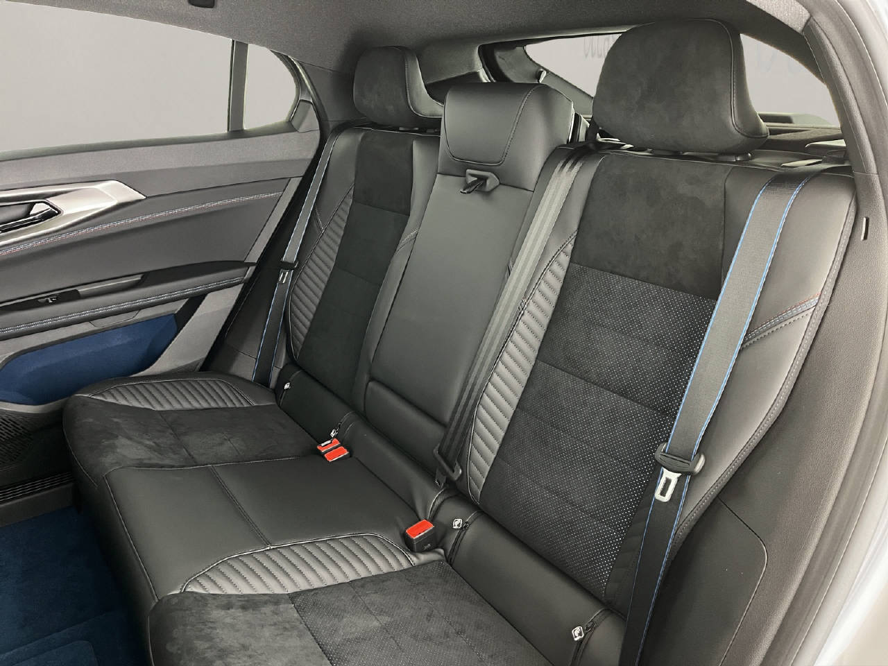 RENAULT Rafale 1.2 E-Tech Plug-in Atelier Alpine-image-16