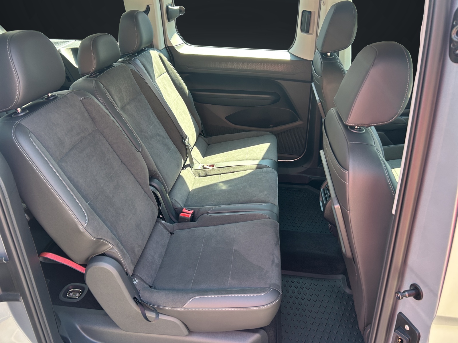 VW Caddy Maxi 2.0 TDI Life 4Motion-image-10