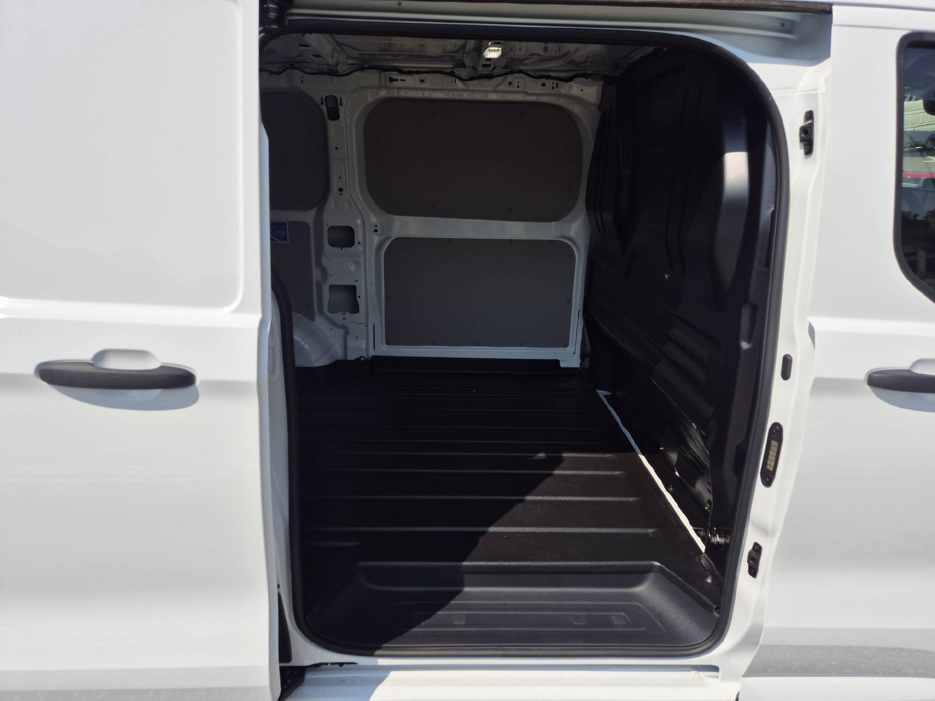 FORD E-Transit C Van 320 L1 Trend 82,5 kWh-image-8