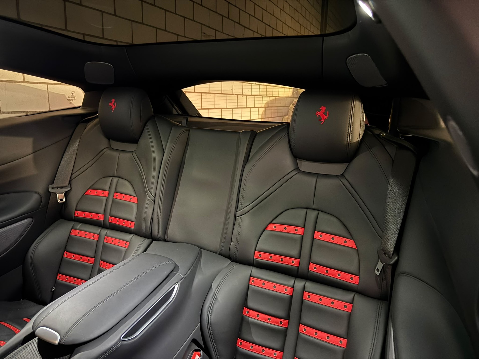 FERRARI GTC 4 Lusso V12 Traumausstattung-image-6