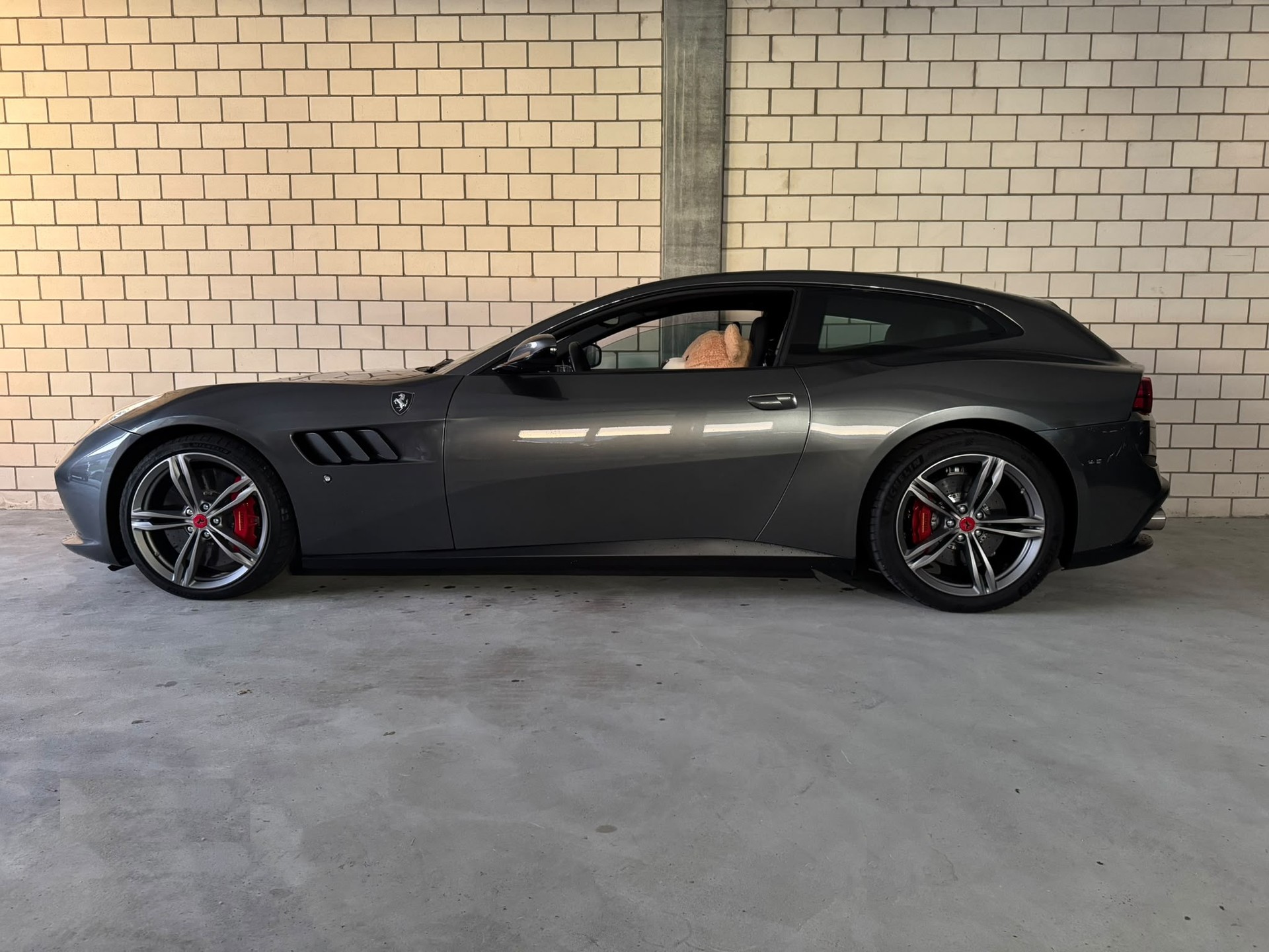 FERRARI GTC 4 Lusso V12 Traumausstattung-image-0