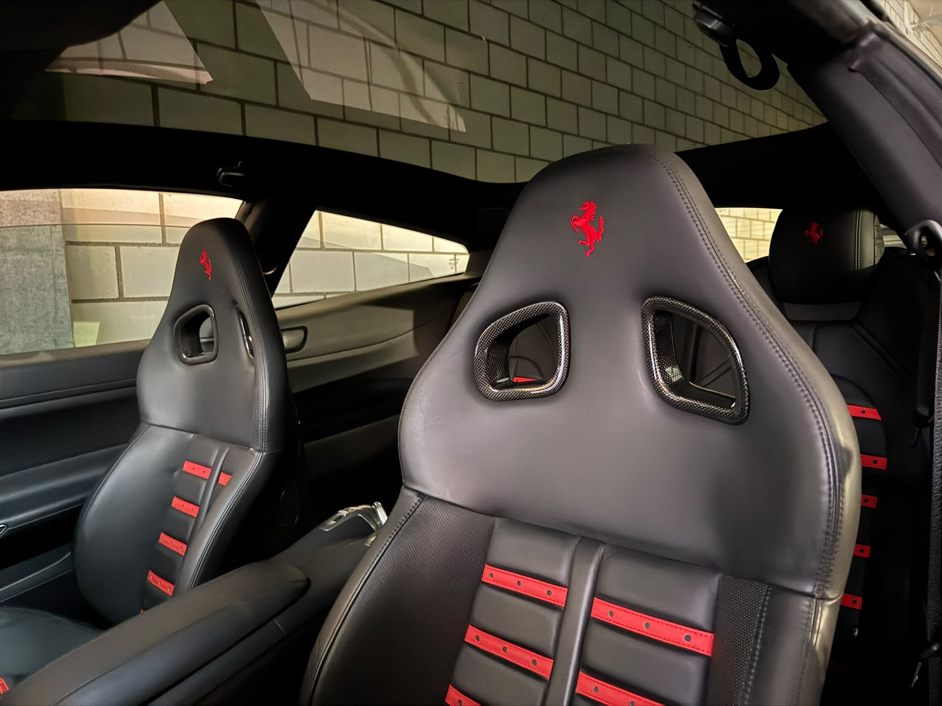 FERRARI GTC 4 Lusso V12 Traumausstattung-image-7