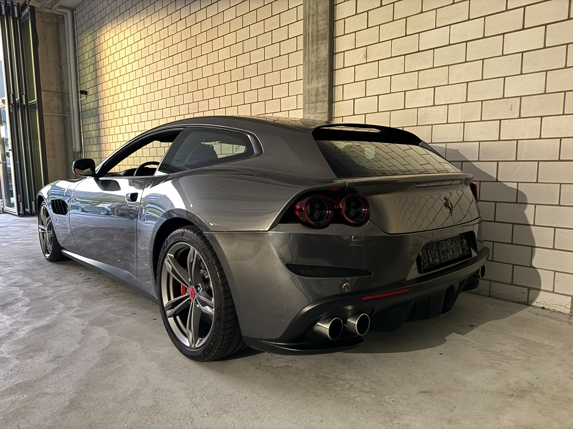 FERRARI GTC 4 Lusso V12 Traumausstattung-image-3