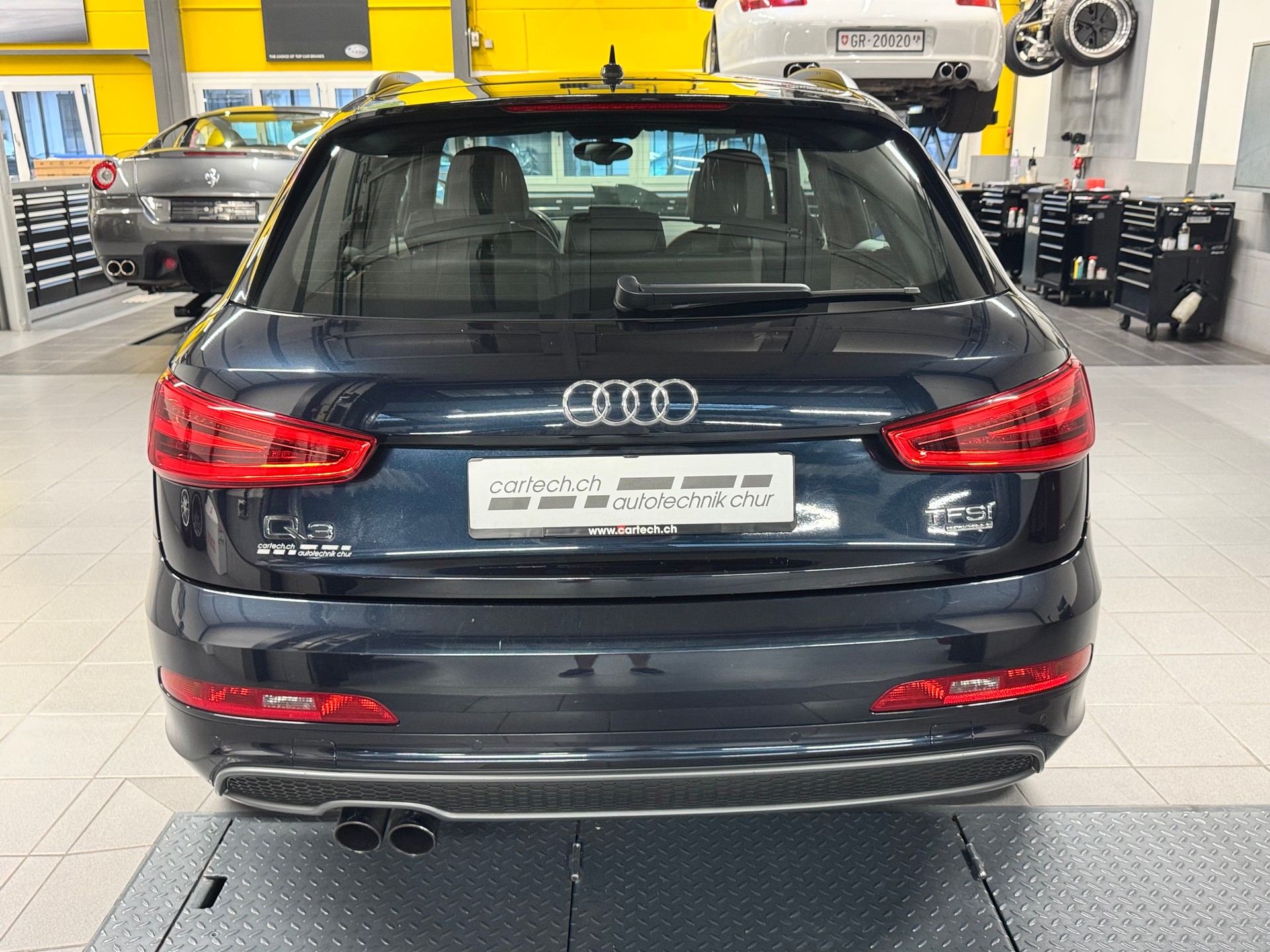 AUDI Q3 2.0 TFSI quattro S-tronic-image-8