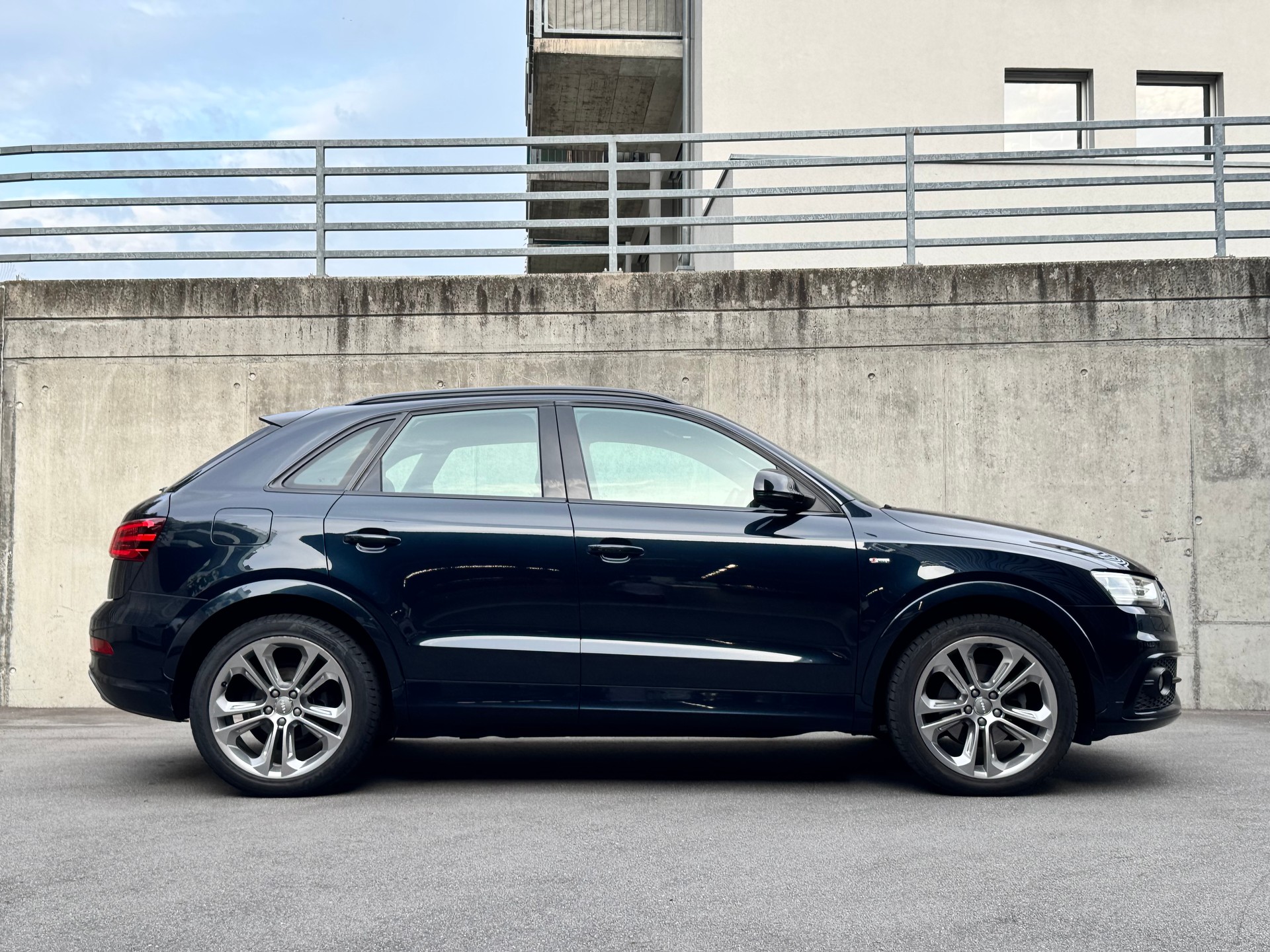 AUDI Q3 2.0 TFSI quattro S-tronic-image-0