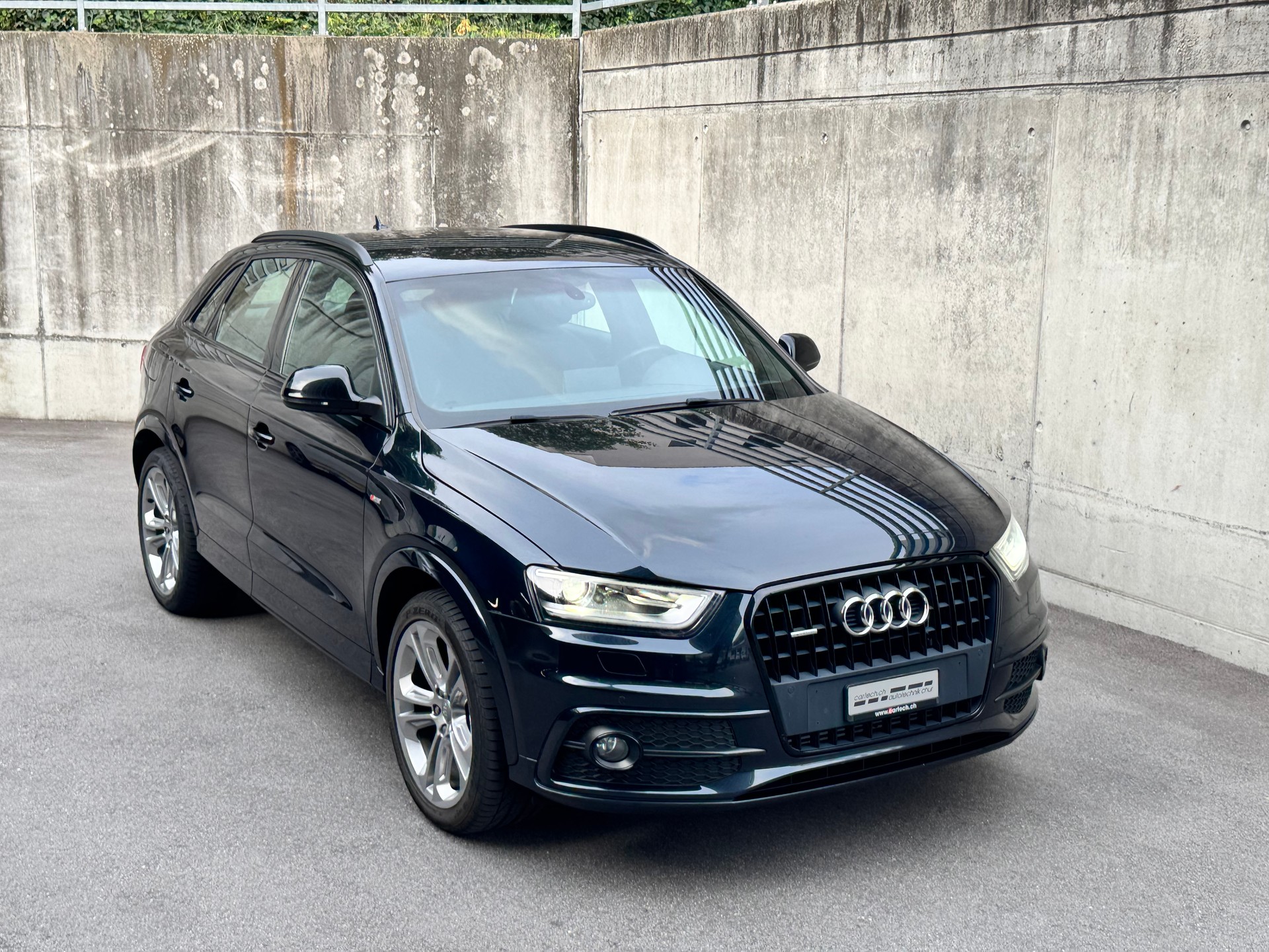 AUDI Q3 2.0 TFSI quattro S-tronic-image-4