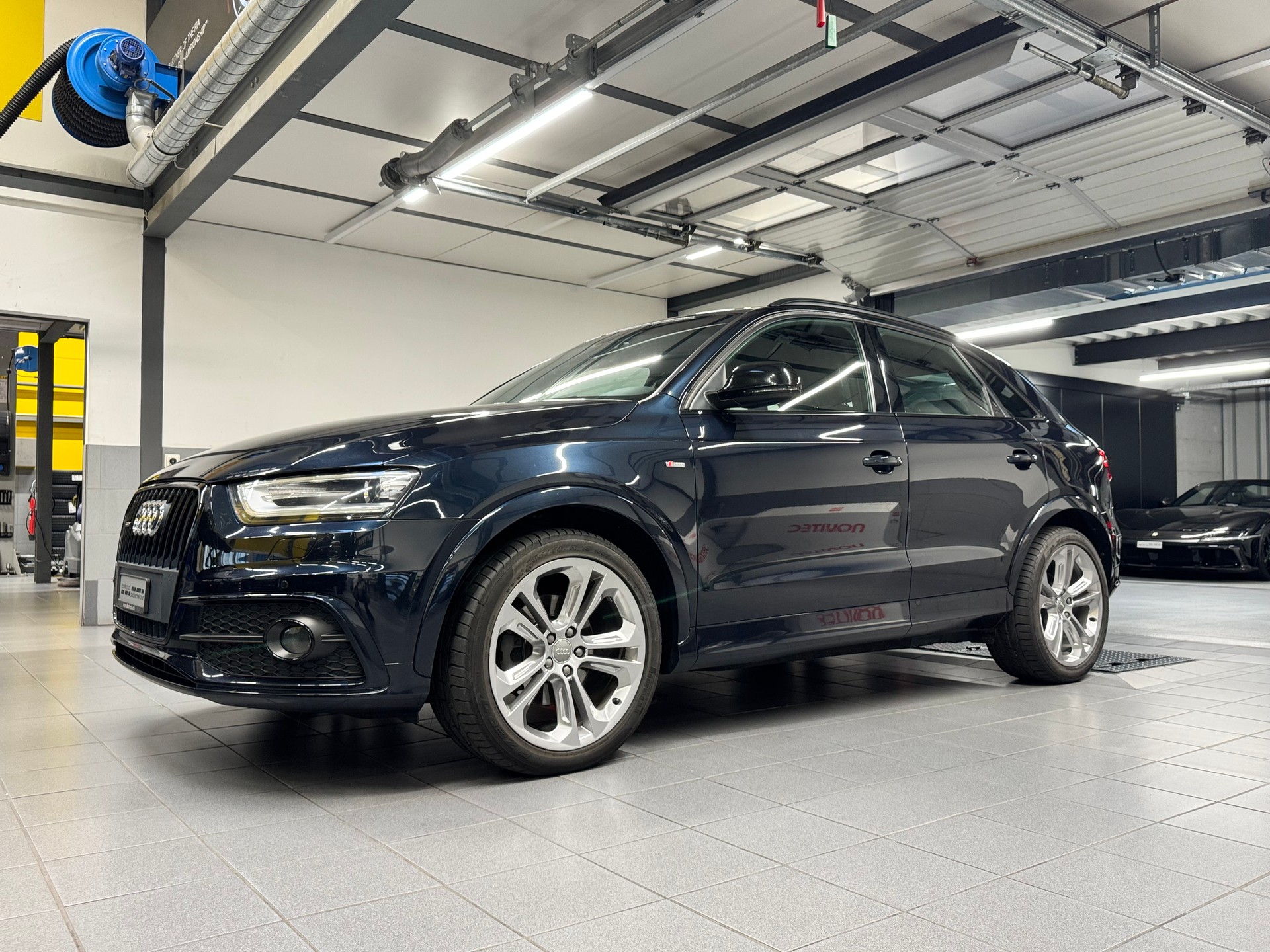 AUDI Q3 2.0 TFSI quattro S-tronic-image-5