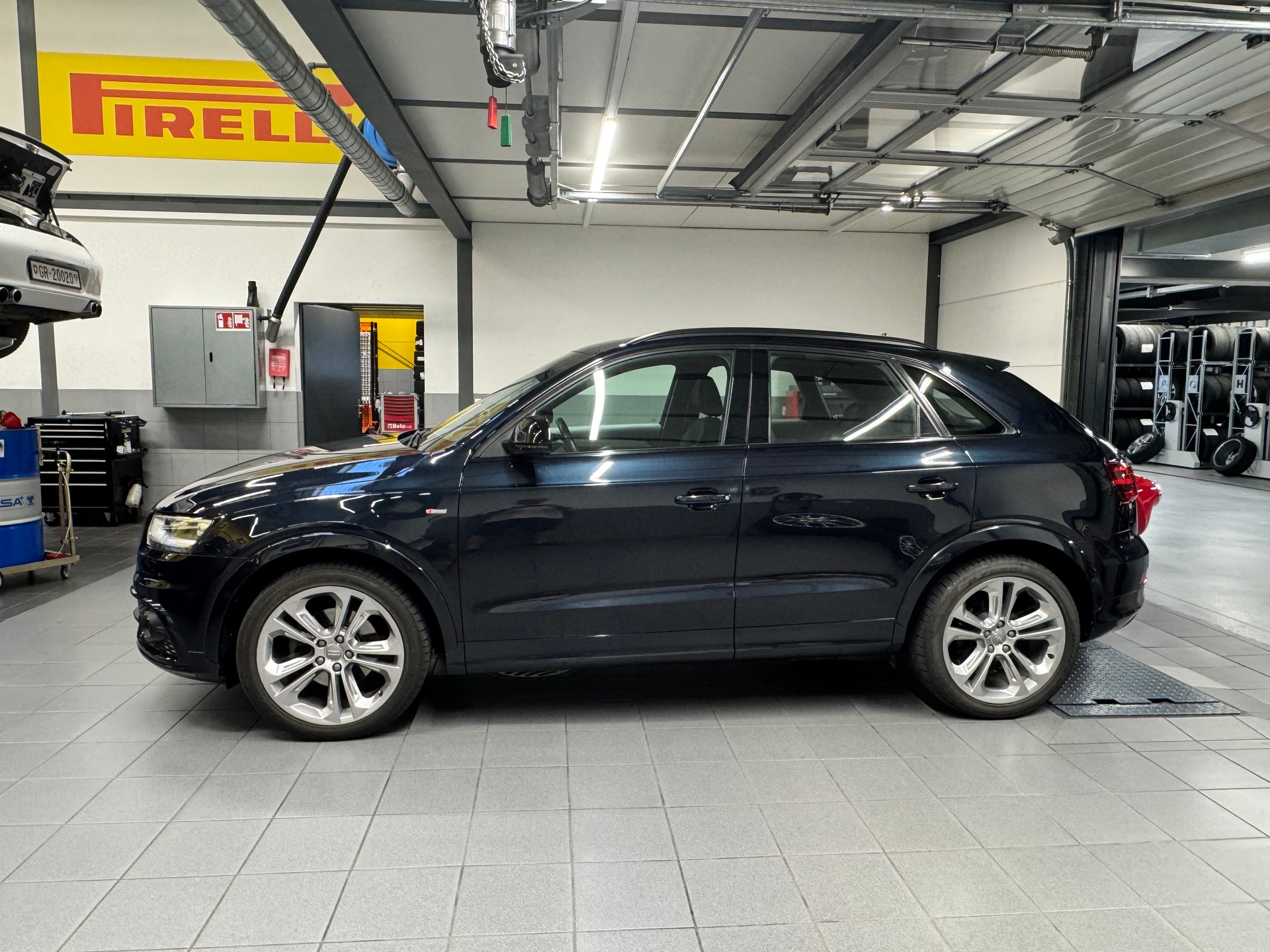 AUDI Q3 2.0 TFSI quattro S-tronic-image-6