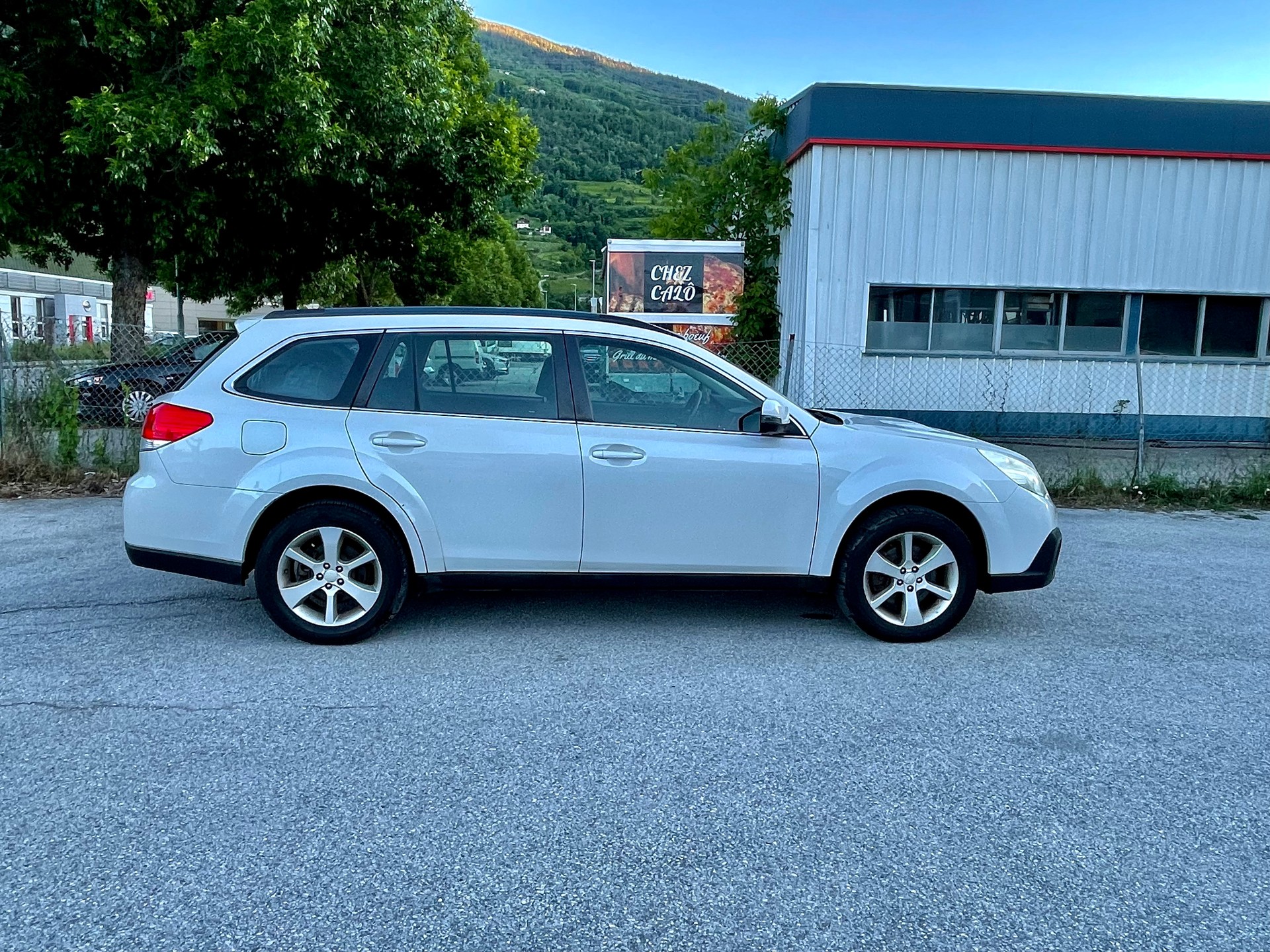 SUBARU Outback 2.0D Limited AWD Lineartronic-image-15