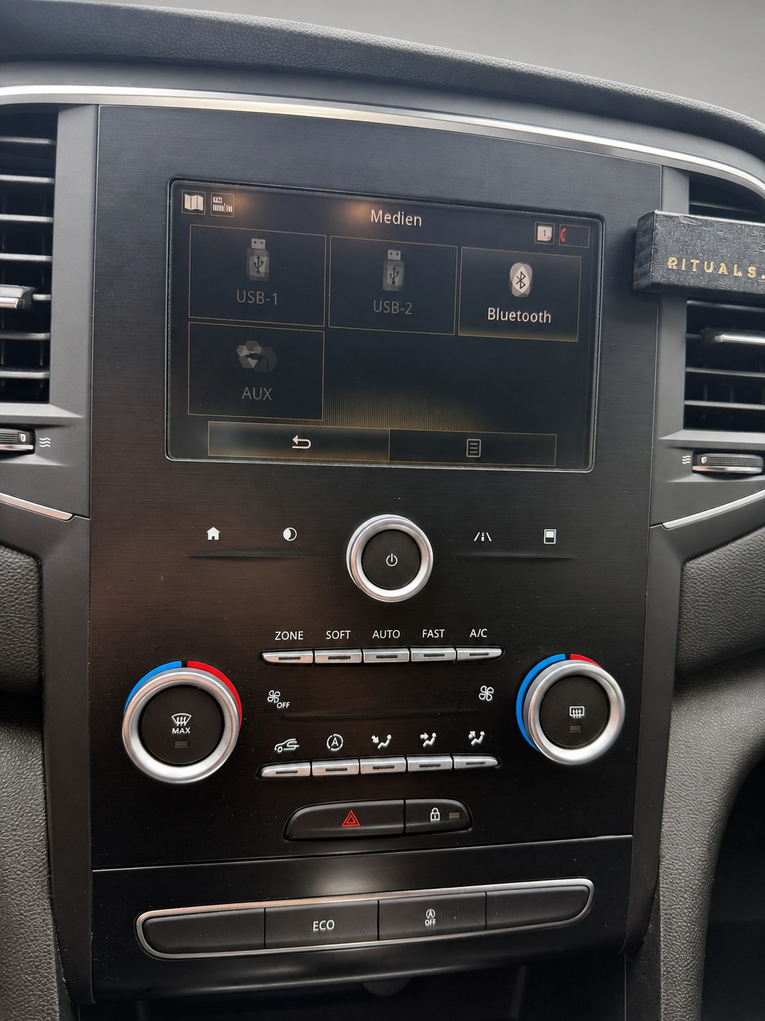 RENAULT Mégane 1.2 16V Turbo Zen EDC-image-17