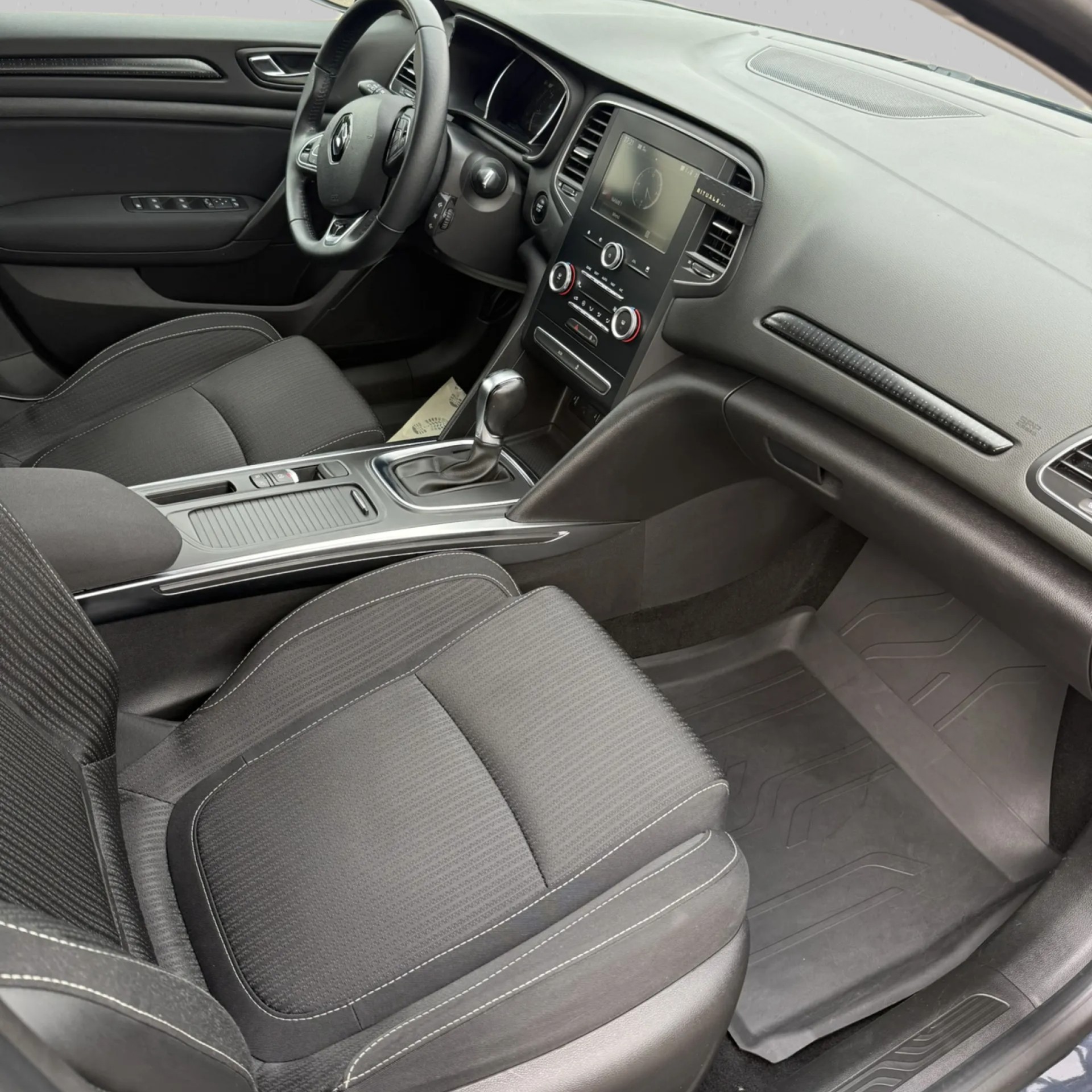 RENAULT Mégane 1.2 16V Turbo Zen EDC-image-11