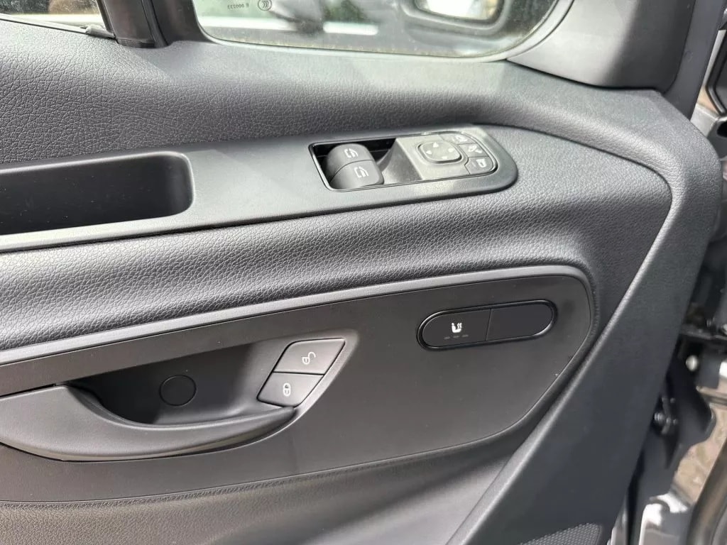 MERCEDES-BENZ Sprinter 319 CDI Standard 9G-TRONIC 4x4-image-8