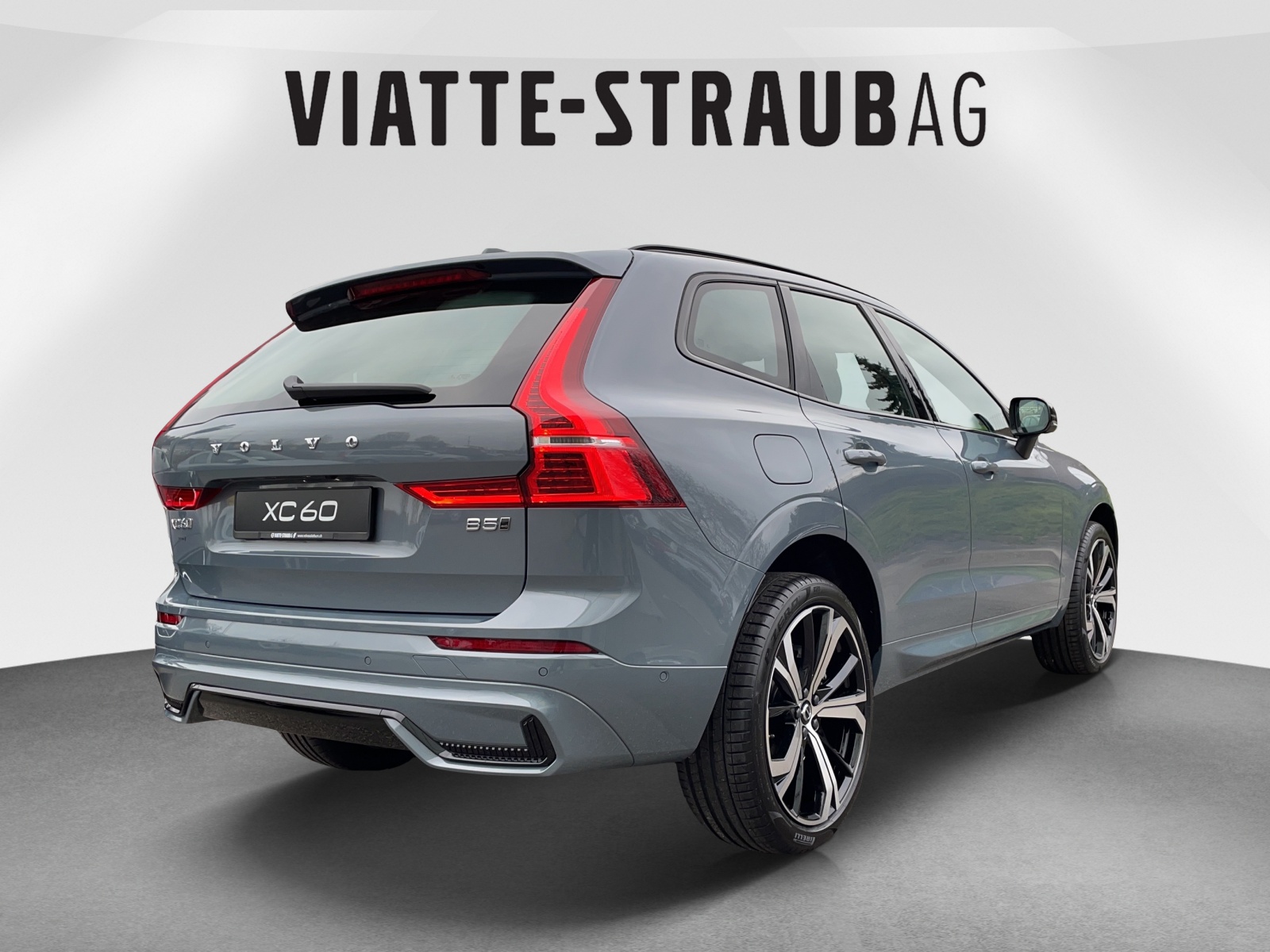 VOLVO XC60 2.0 B5 MH Plus Dark AWD-image-4