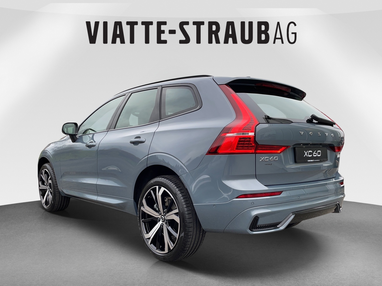 VOLVO XC60 2.0 B5 MH Plus Dark AWD-image-2