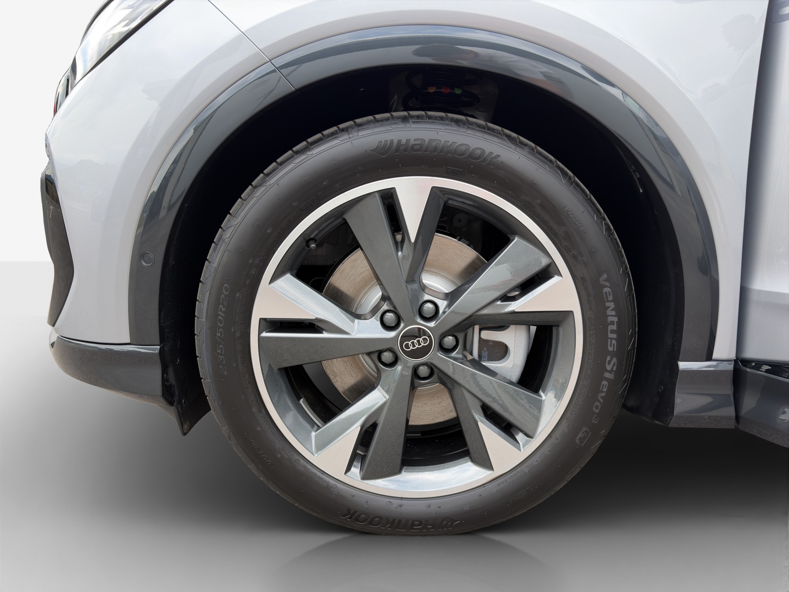 AUDI Q4 e-tron 45 Edition Swiss Ski quattro-image-14