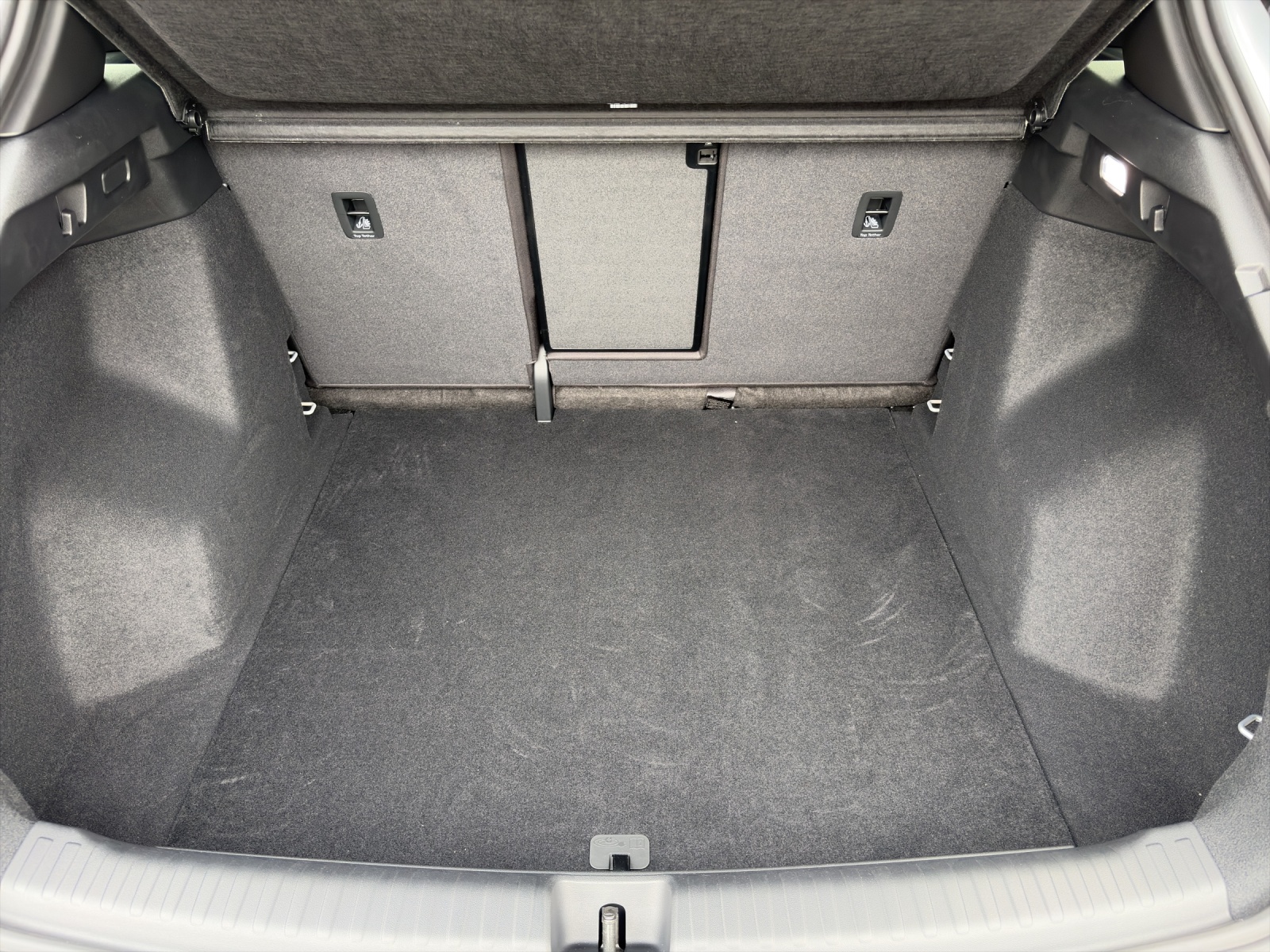 AUDI Q4 e-tron 45 Edition Swiss Ski quattro-image-12