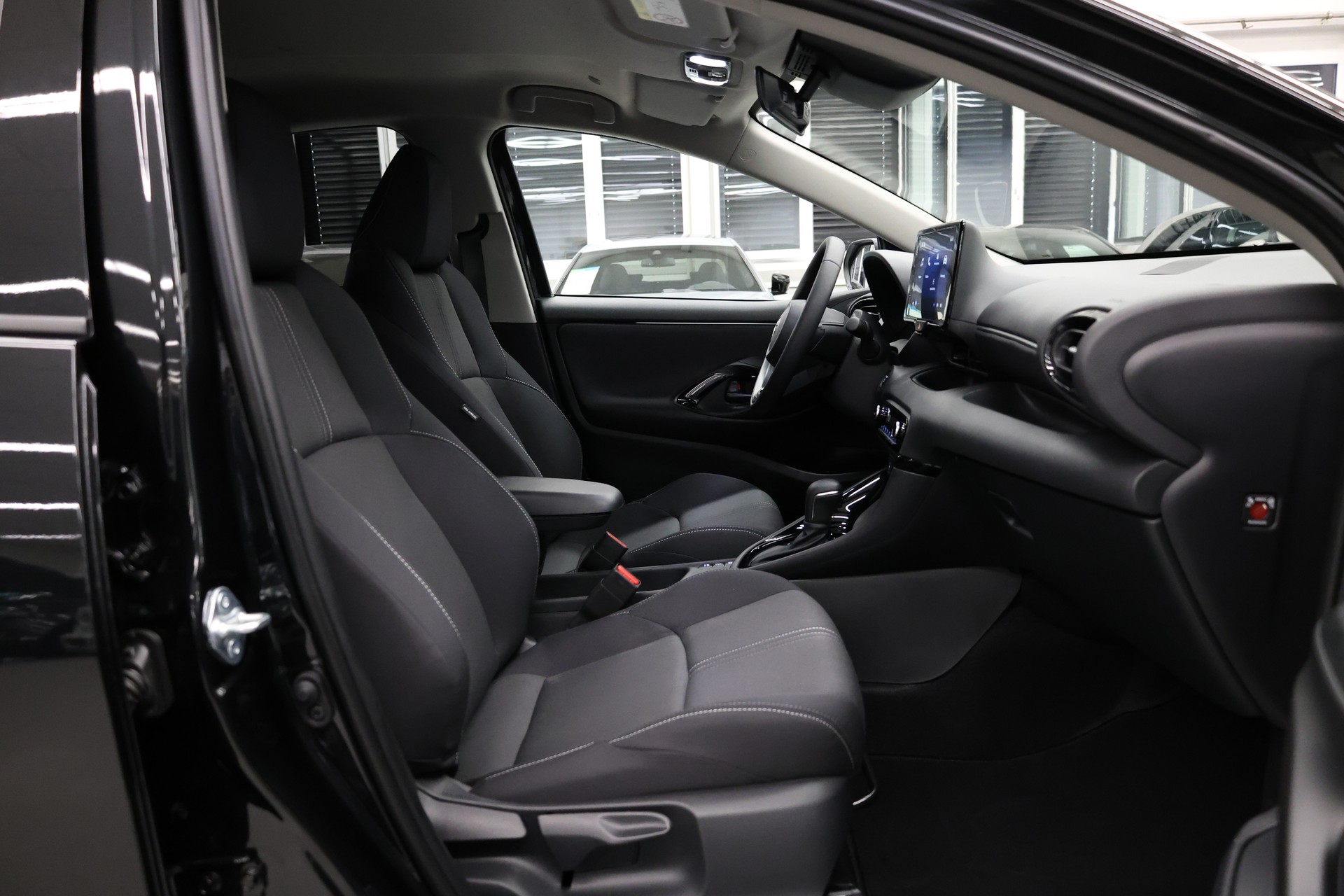 TOYOTA Yaris 1.5 VVT-i HSD Teamplayer-image-17