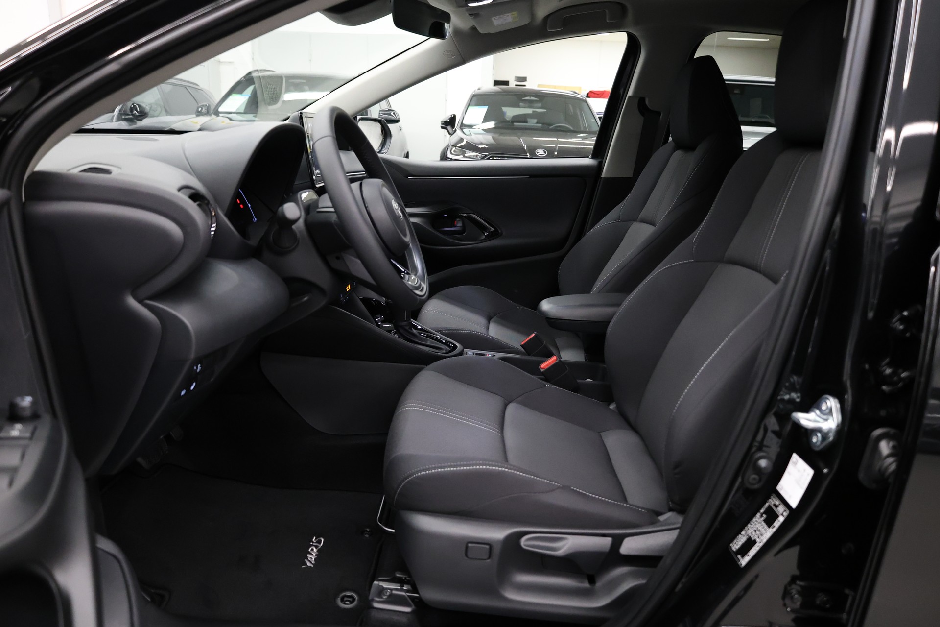 TOYOTA Yaris 1.5 VVT-i HSD Teamplayer-image-16