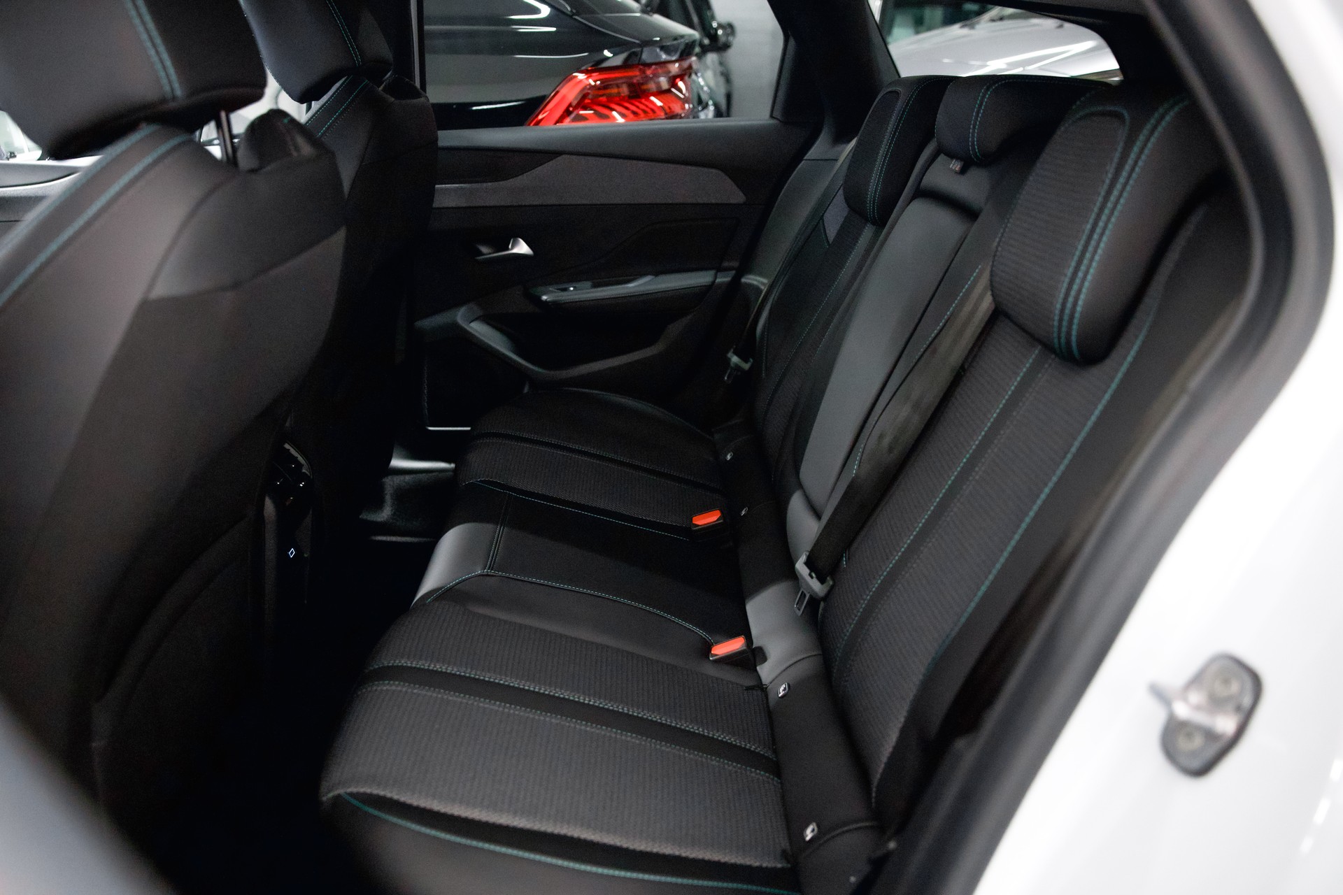 PEUGEOT 308 SW 1.5 BlueHDI Allure EAT8-image-21