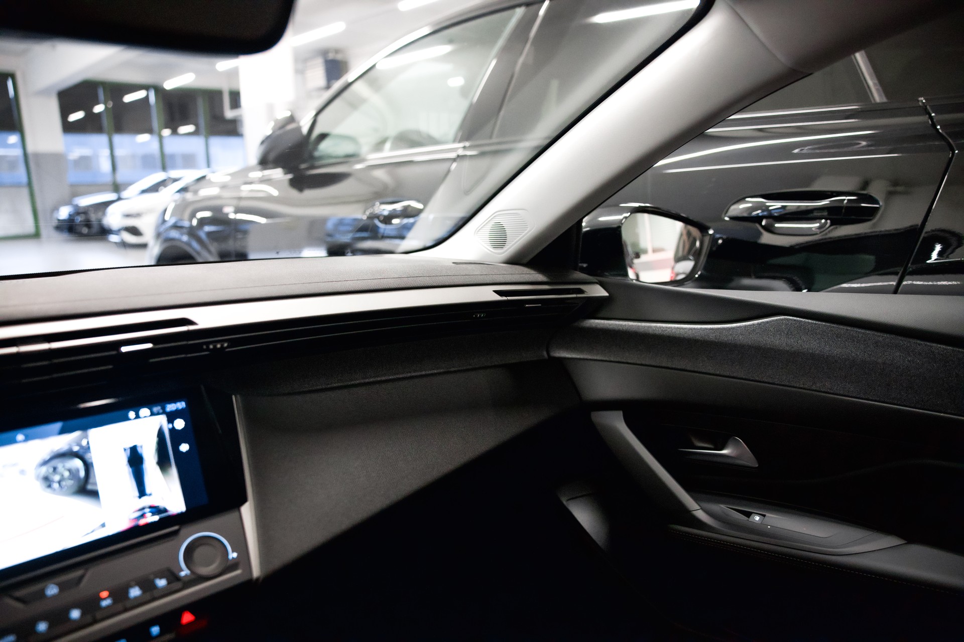 PEUGEOT 308 SW 1.5 BlueHDI Allure EAT8-image-28