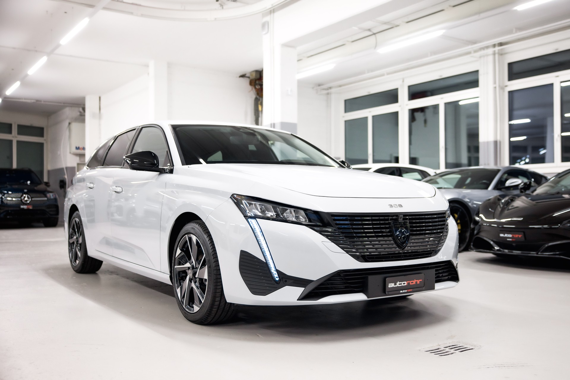 PEUGEOT 308 SW 1.5 BlueHDI Allure EAT8-showroom-element-2
