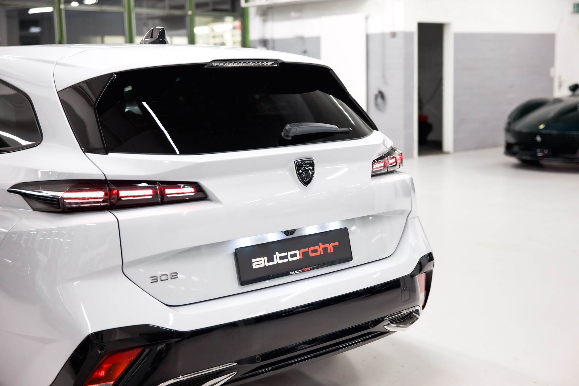 PEUGEOT 308 SW 1.5 BlueHDI Allure EAT8-image-13