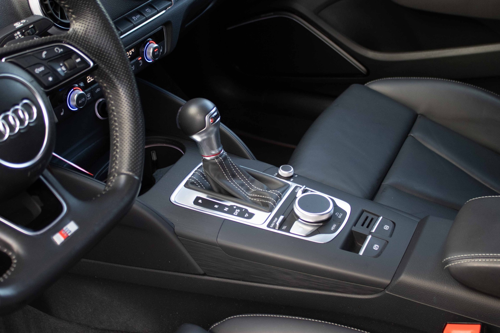 AUDI S3 Limousine 2.0 TFSI quattro S-tronic-image-10