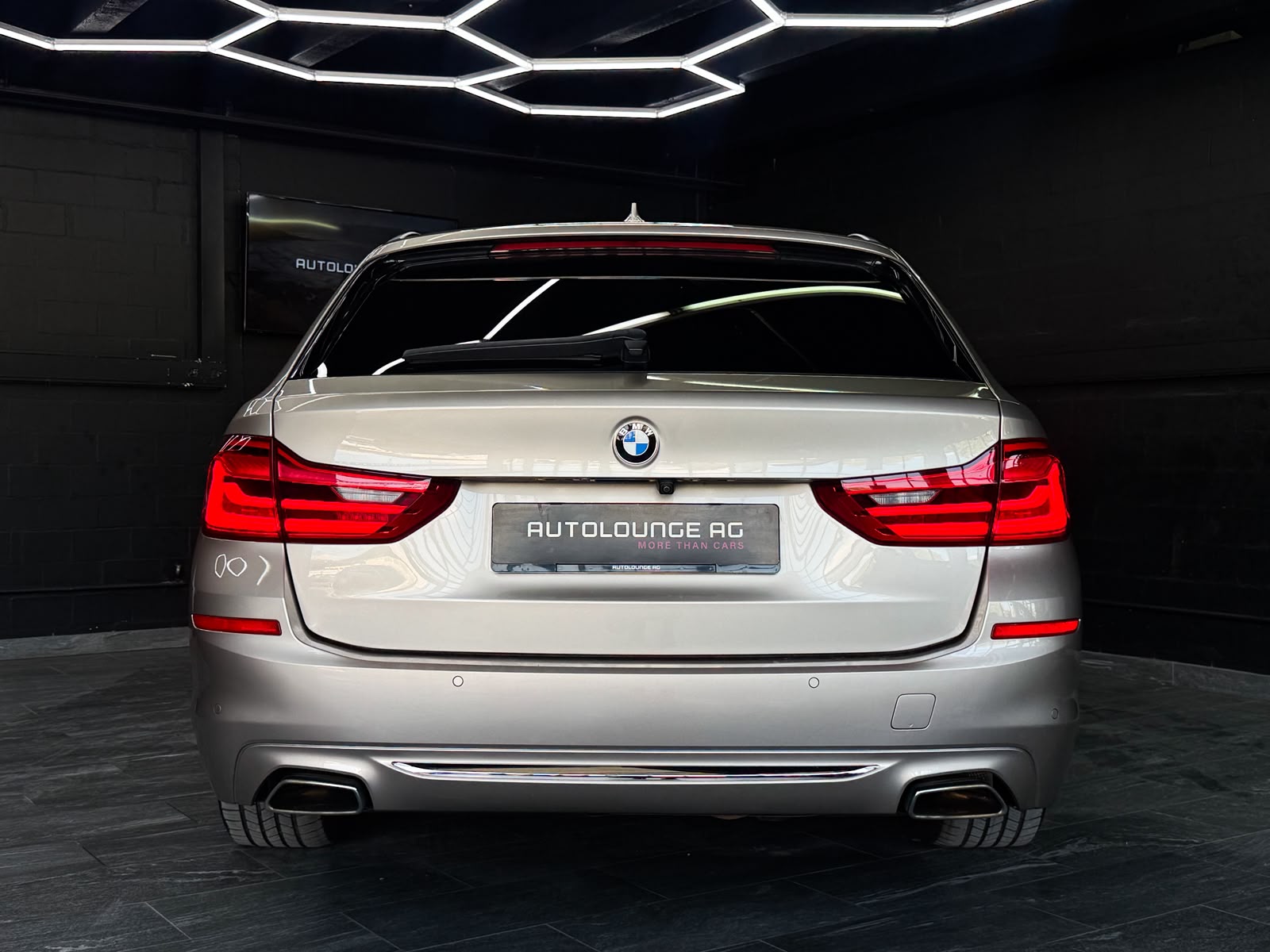 BMW 540d xDrive Touring Luxury Line Steptronic-image-8
