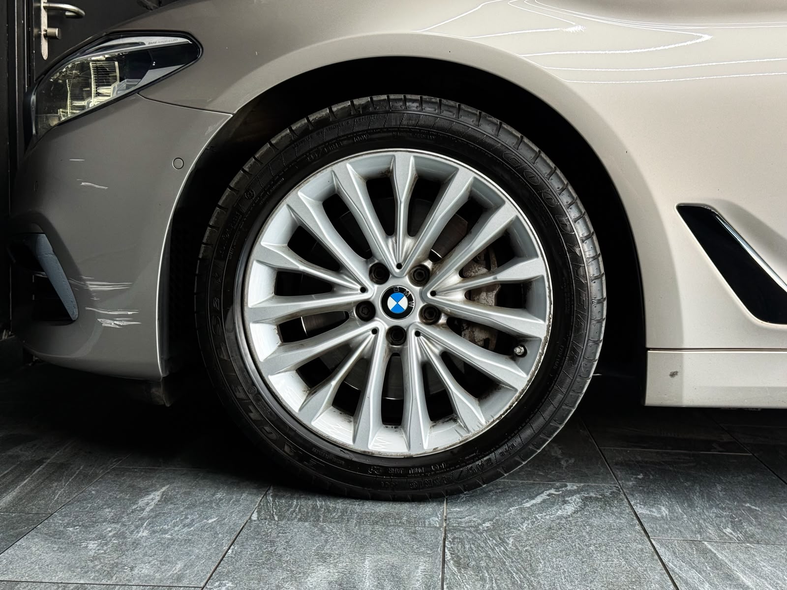 BMW 540d xDrive Touring Luxury Line Steptronic-image-22