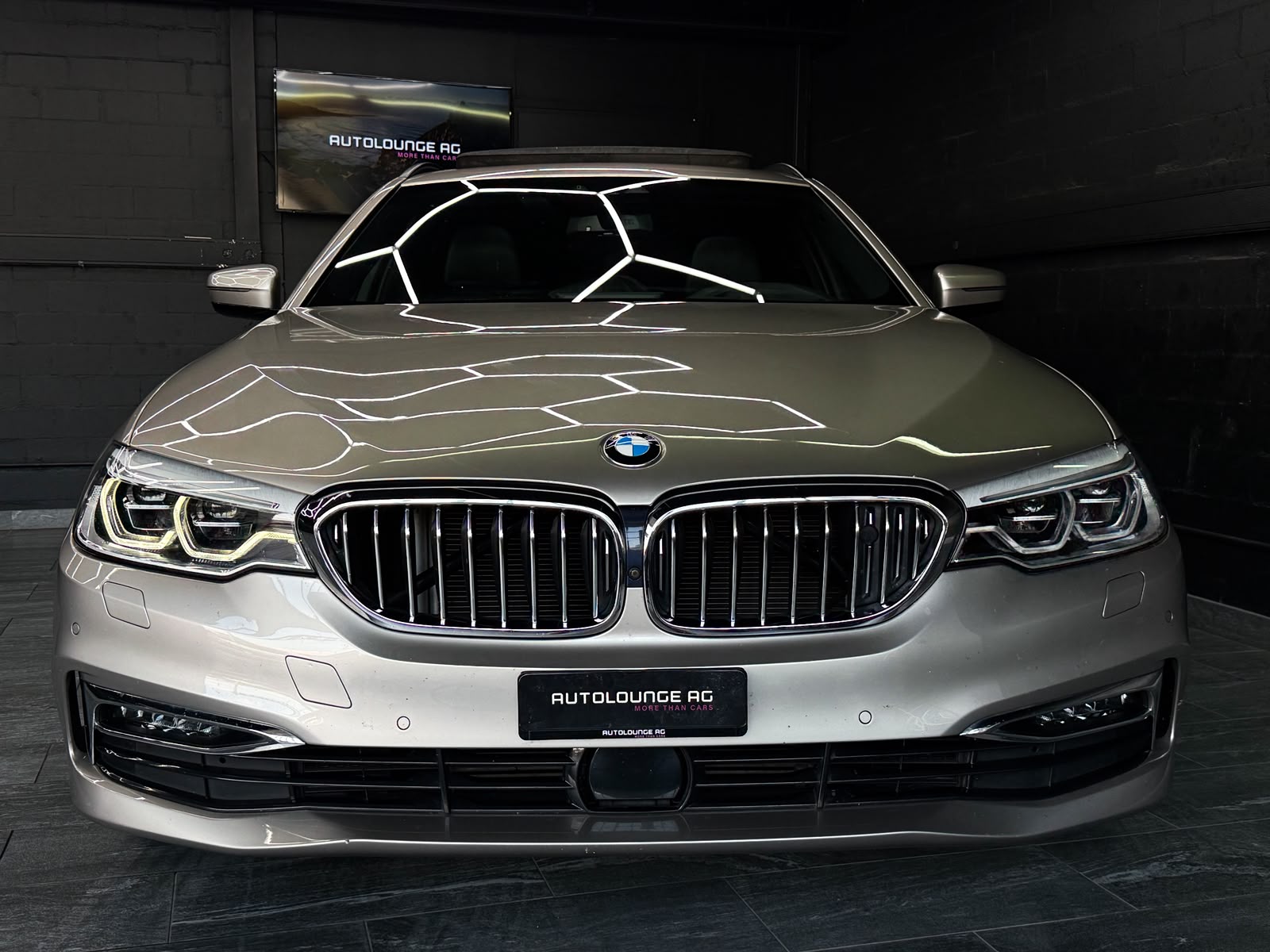 BMW 540d xDrive Touring Luxury Line Steptronic-image-4