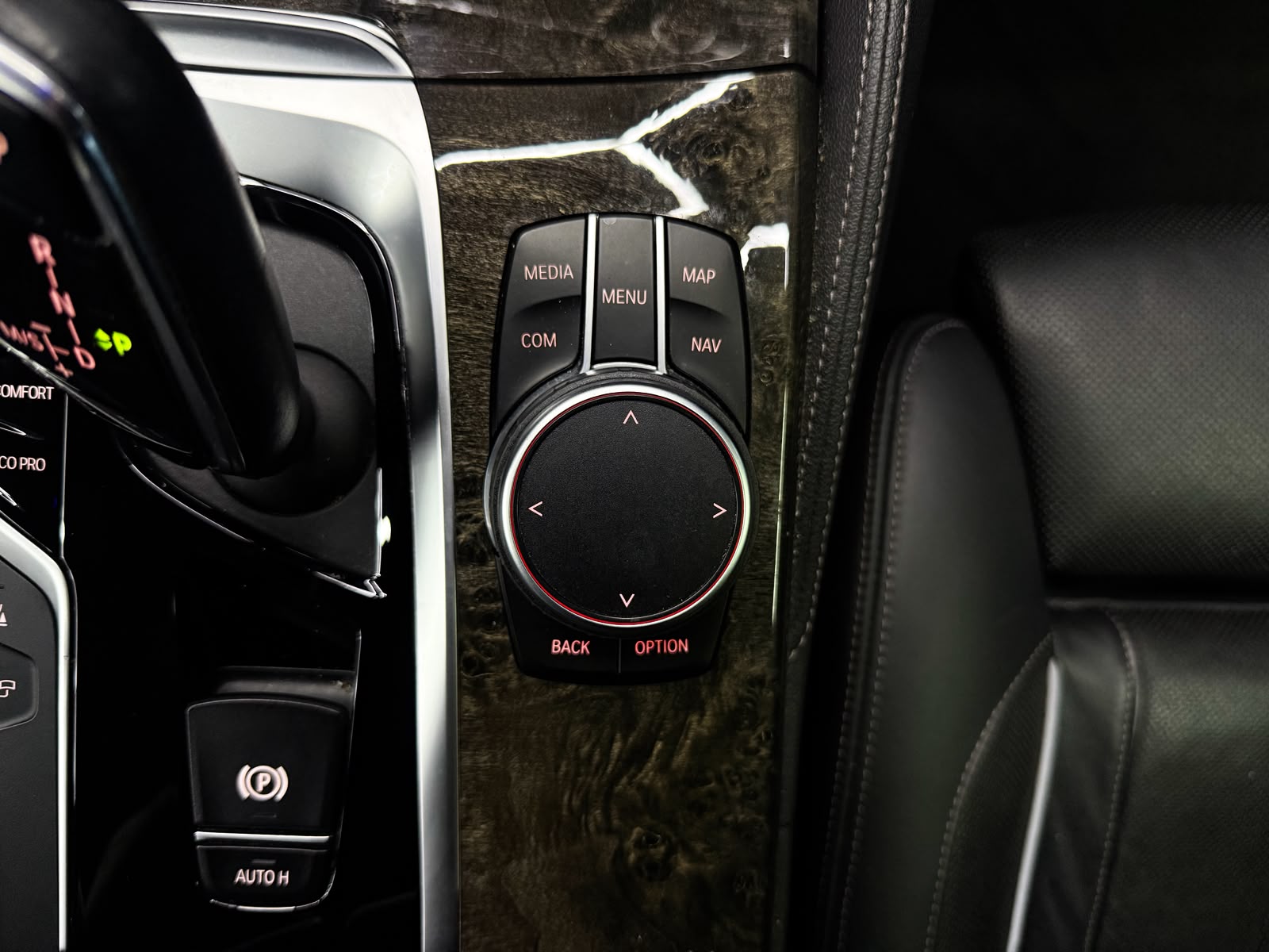 BMW 540d xDrive Touring Luxury Line Steptronic-image-17