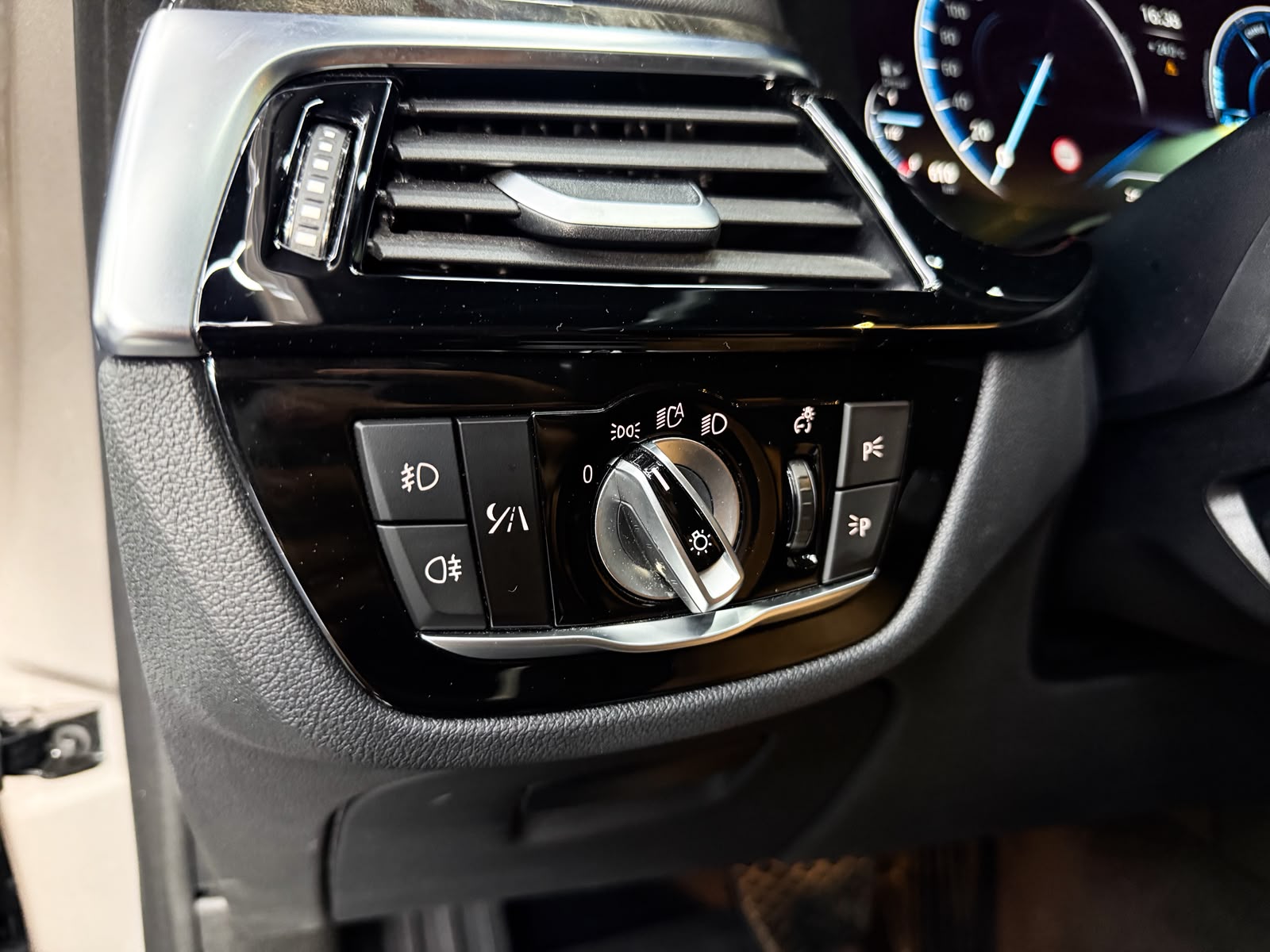 BMW 540d xDrive Touring Luxury Line Steptronic-image-18