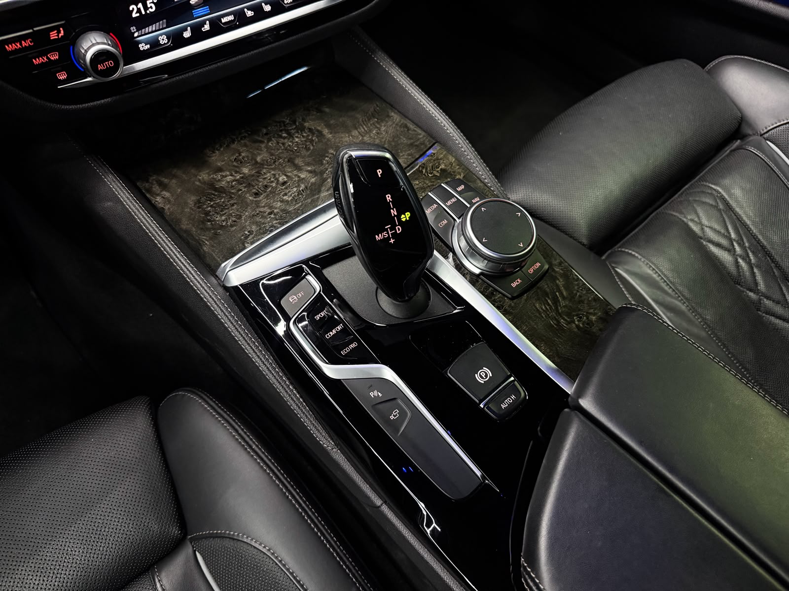 BMW 540d xDrive Touring Luxury Line Steptronic-image-19